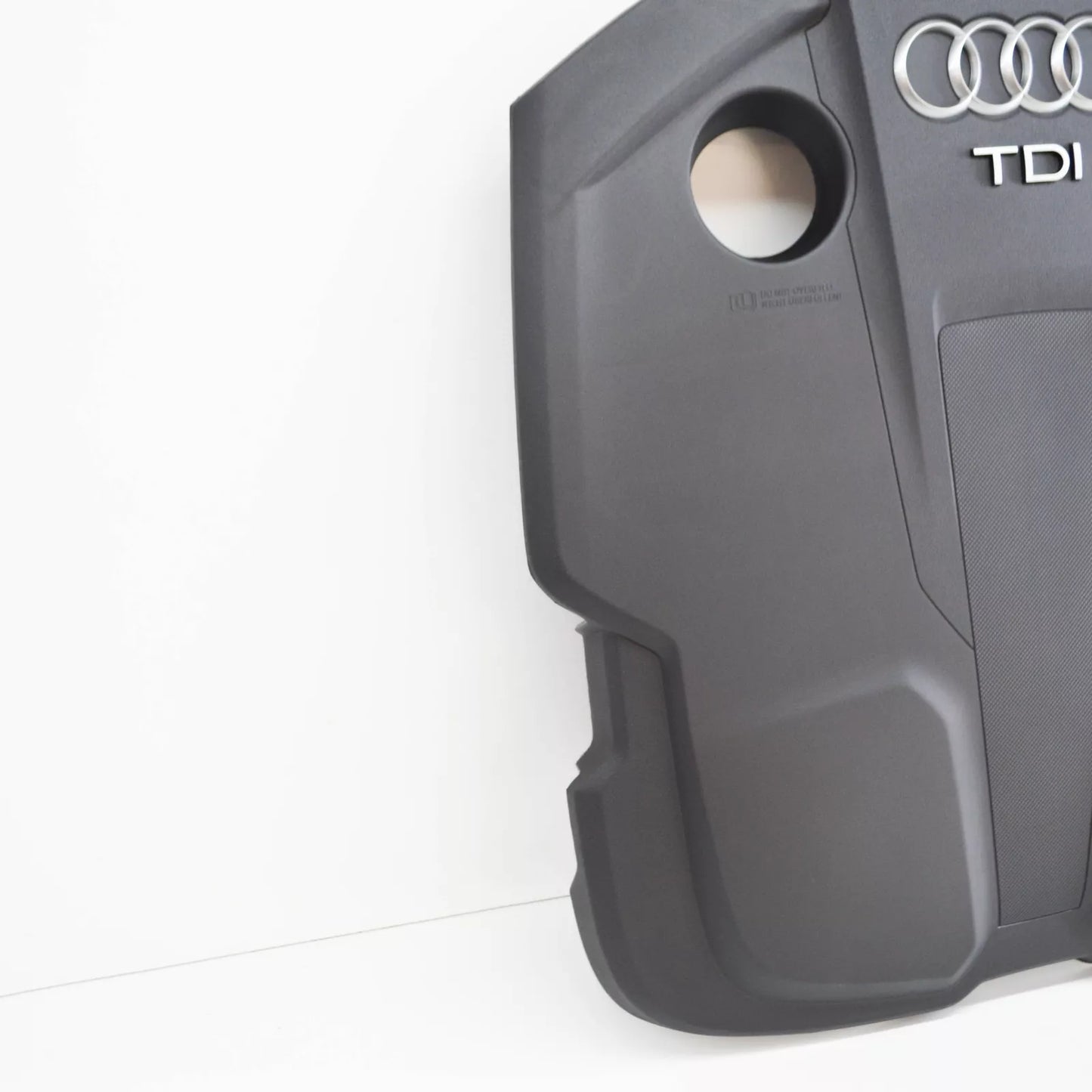 NEW AUDI A4 B9 ENGINE COVER 04L103925P ORIGINAL