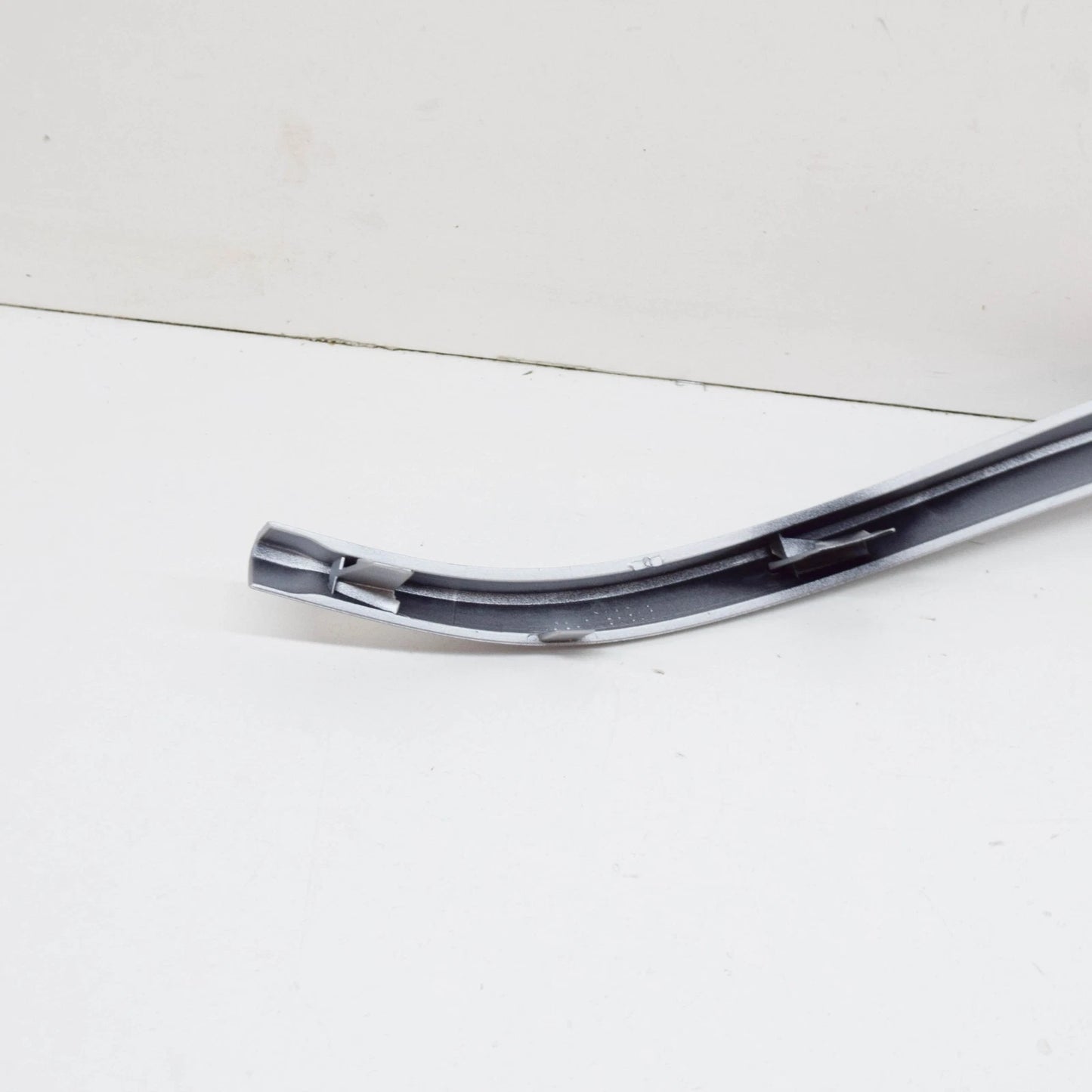 NEW MERCEDES-BENZ C-CLASS W205 FRONT BUMPER LEFT MOLDING TRIM A2058851974
