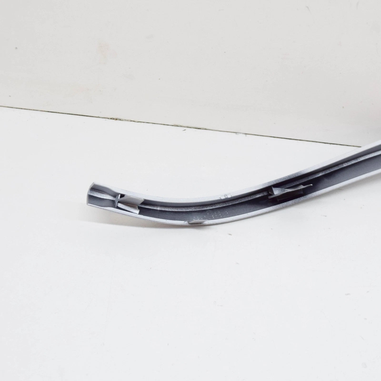 NEW MERCEDES-BENZ C-CLASS W205 FRONT BUMPER LEFT MOLDING TRIM A2058851974