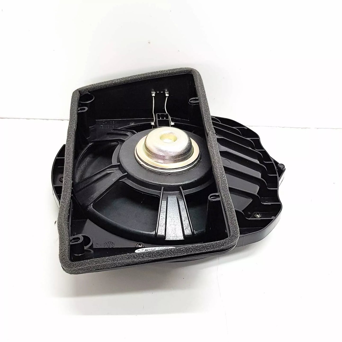 NEW AUDI A4 B8 REAR CENTRE BASS LOUDSPEAKER 8T0035412