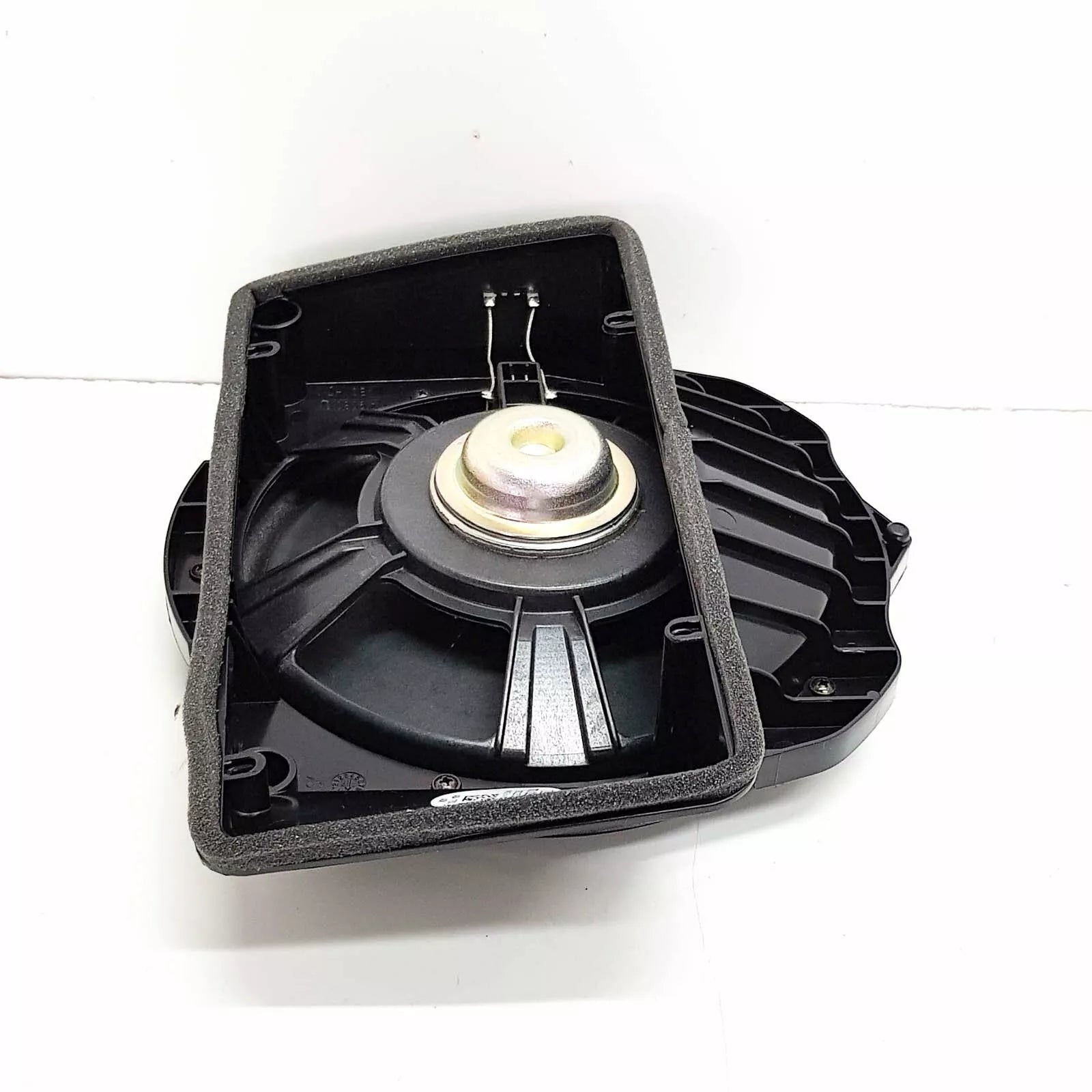 NEW AUDI A4 B8 REAR CENTRE BASS LOUDSPEAKER 8T0035412