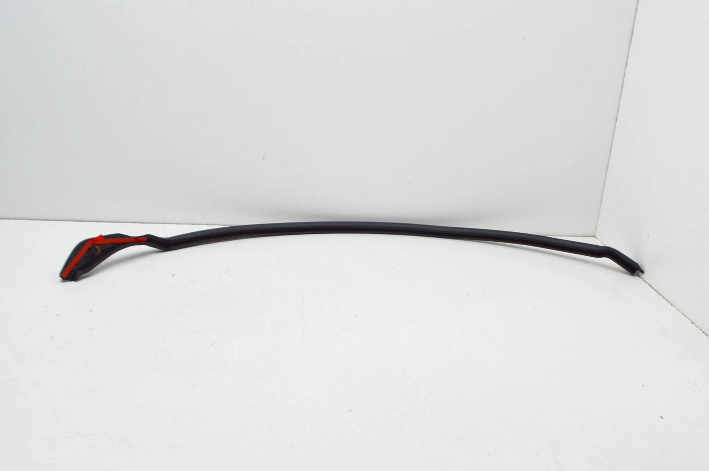 NEW AUDI Q7 4M FRONT LEFT DOOR RUBBER OUTER SEAL 4M0837717D