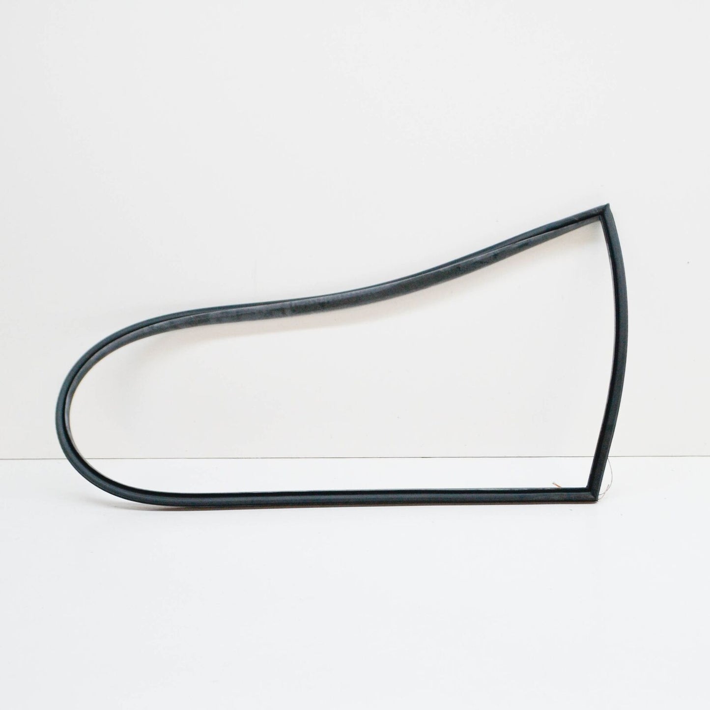 new bmw 3 compact e36 rear left window seal 51728146765 8146765 original