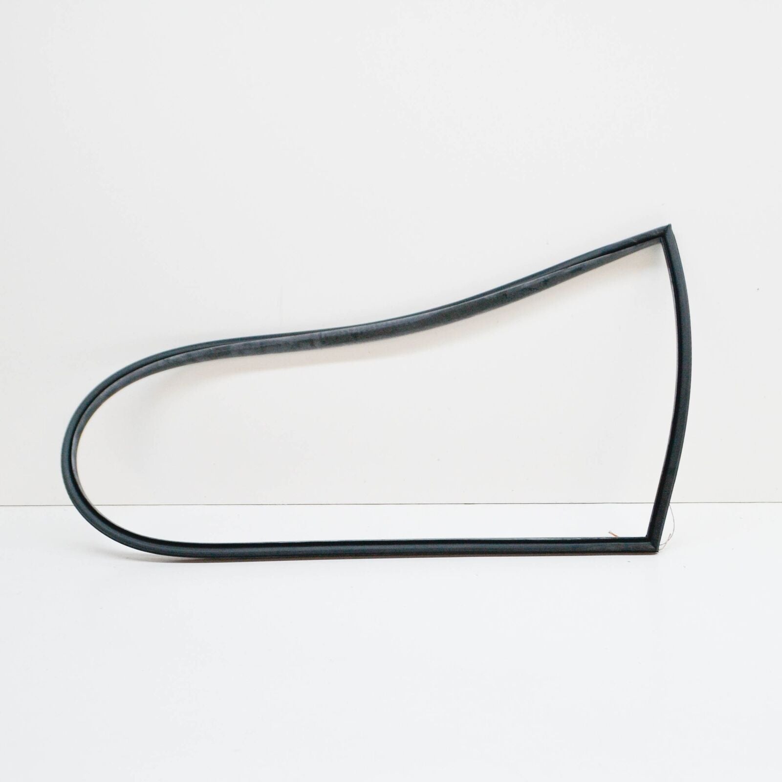 new bmw 3 compact e36 rear left window seal 51728146765 8146765 original