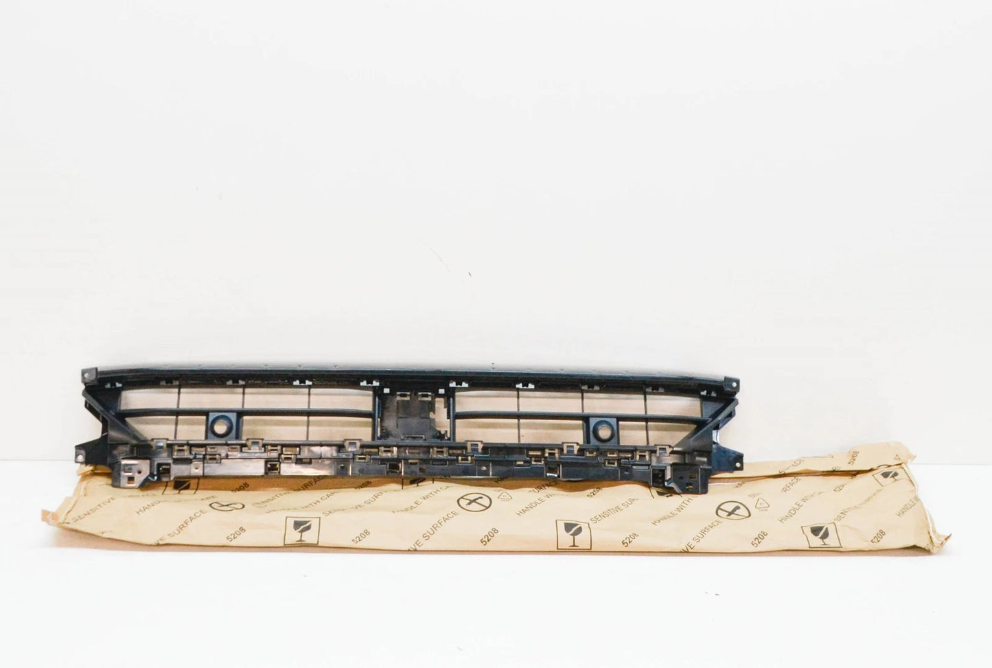 NEW AUDI Q3 F3 FRONT BUMPER LOWER GRILLE 83A807683C9B9 83A807683C 9B9 ORIGINAL