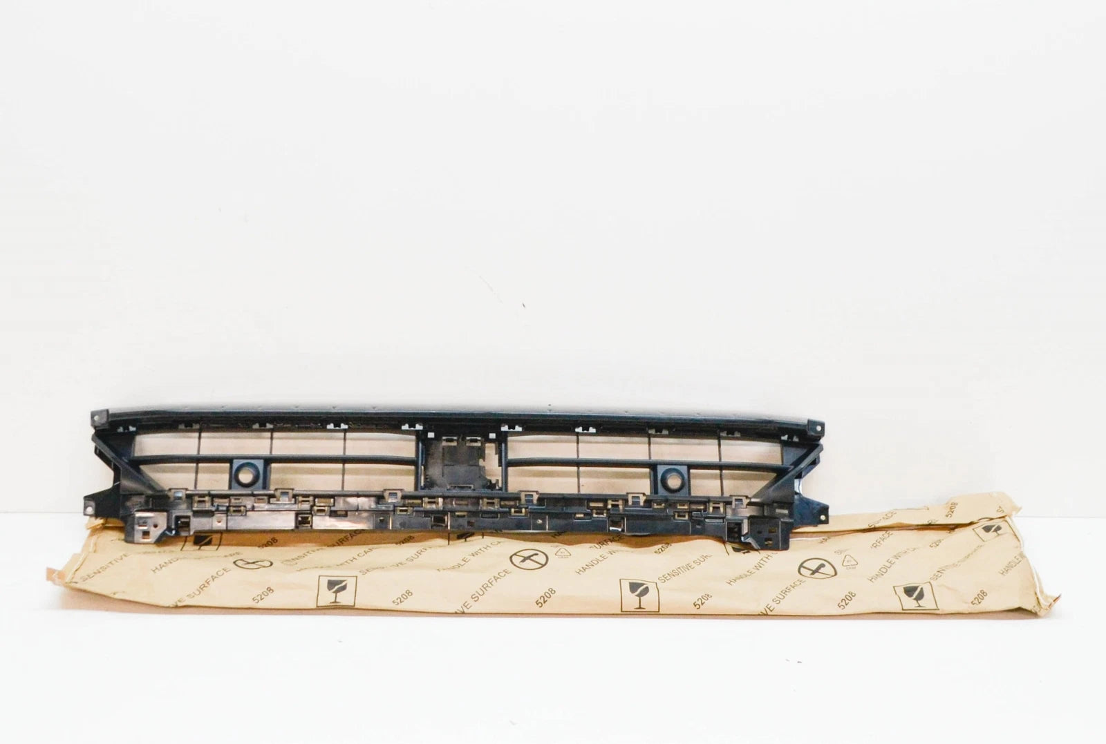 NEW AUDI Q3 F3 FRONT BUMPER LOWER GRILLE 83A807683C9B9 83A807683C 9B9 ORIGINAL