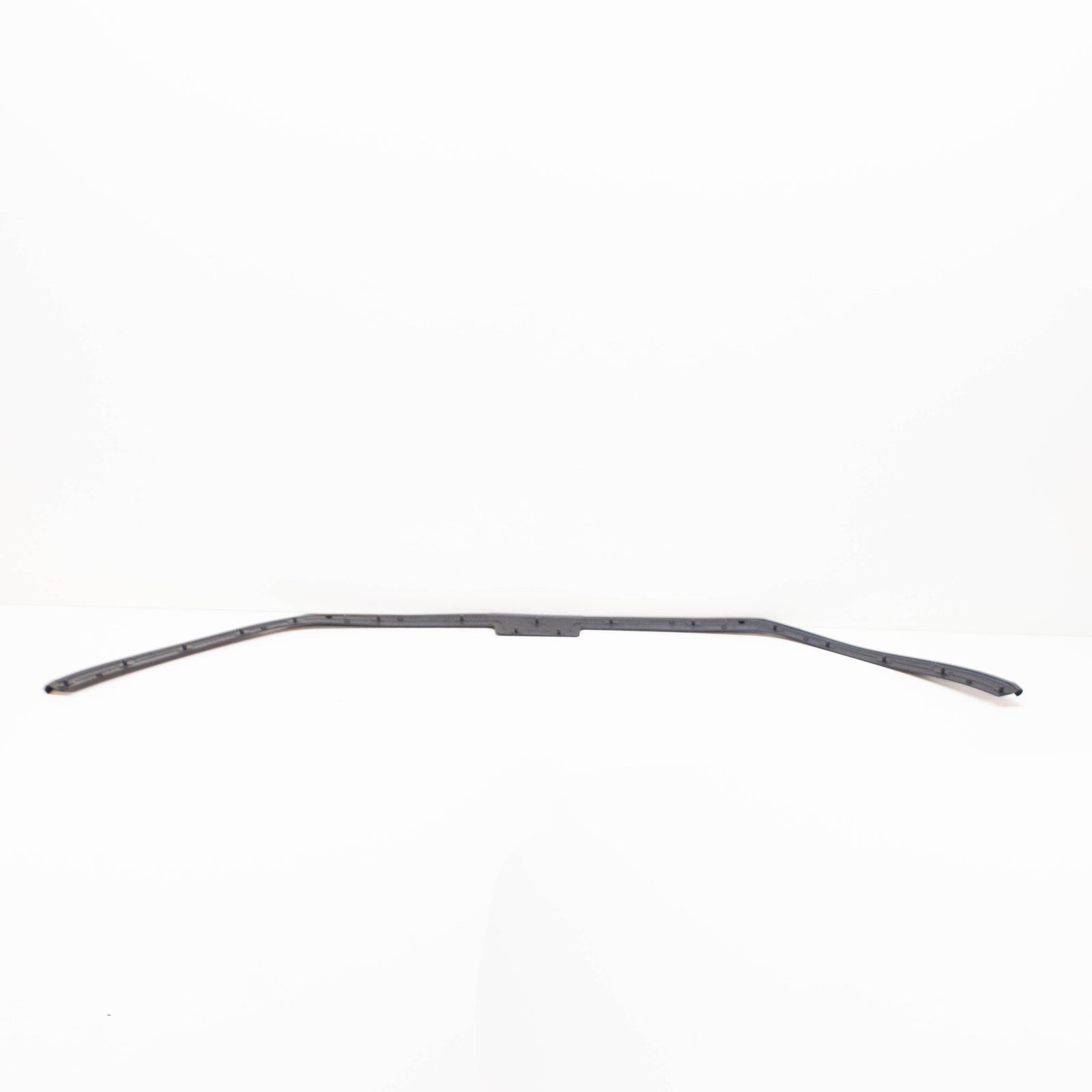 new audi q7 4m front bonnet hood weather strip 	4m0823126 original