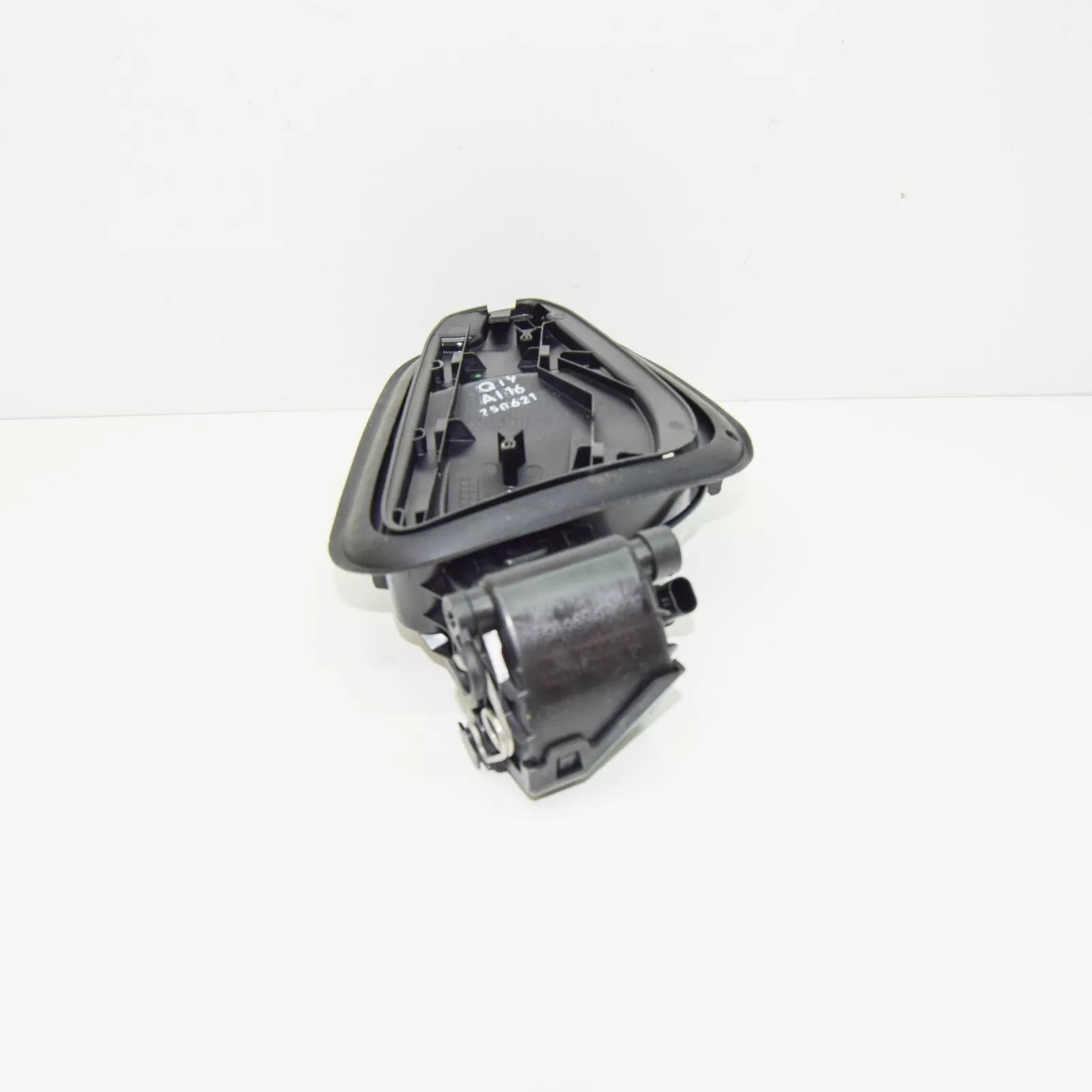 NEW BMW I8 I12 LOASING FLAP CHARGING COVER POT 51177316840 ORIGINAL