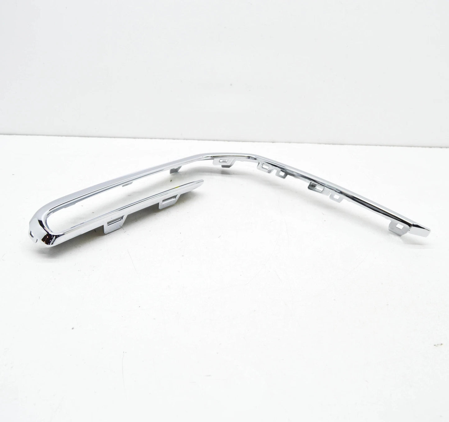 NEW BMW X7 G07 M FRONT BUMPER RIGHT FINISHER 51118745740 ORIGINAL