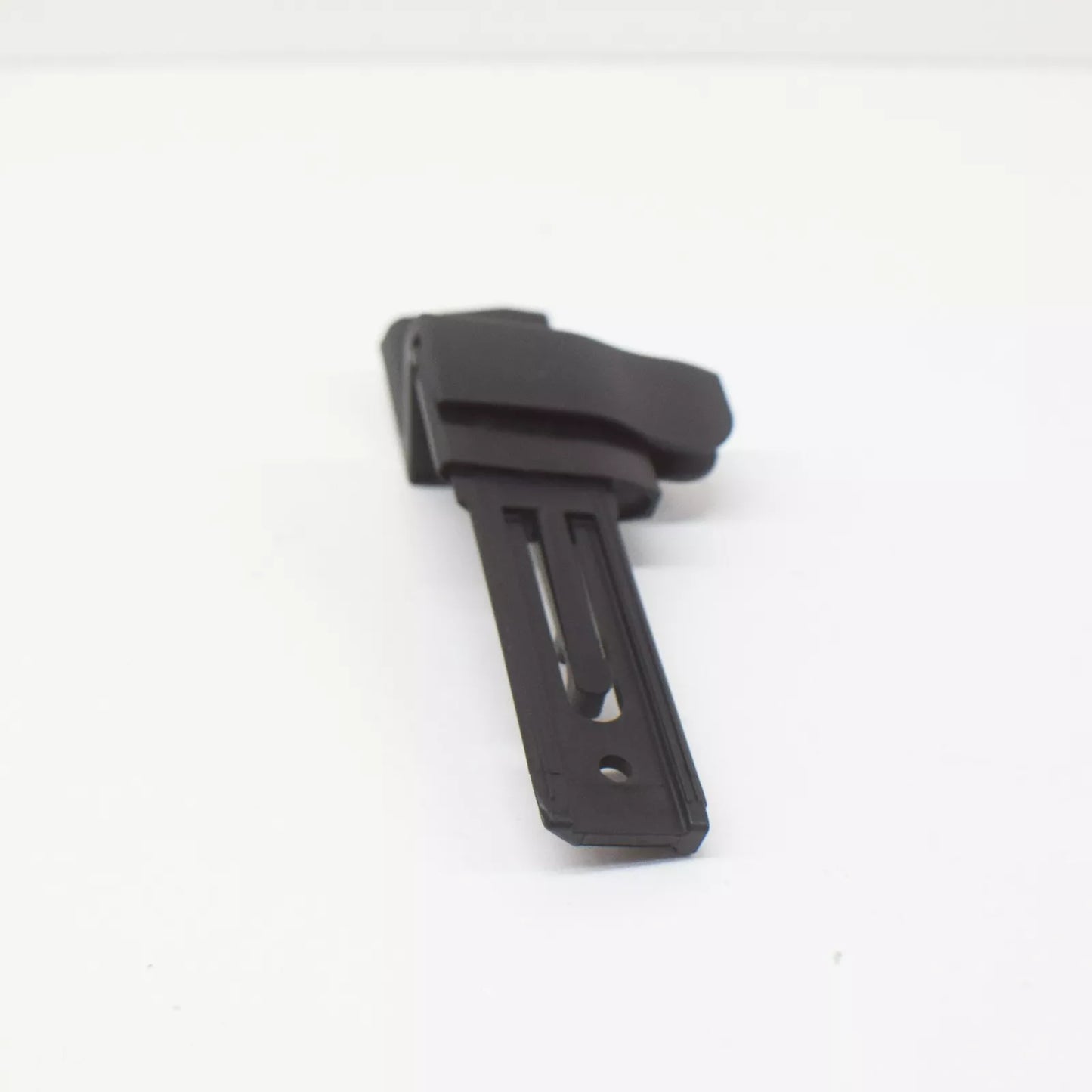 NEW VW PASSAT VARIANT B8 LUGGAGE COVER BLIND RIGHT HOOK 3G9867900