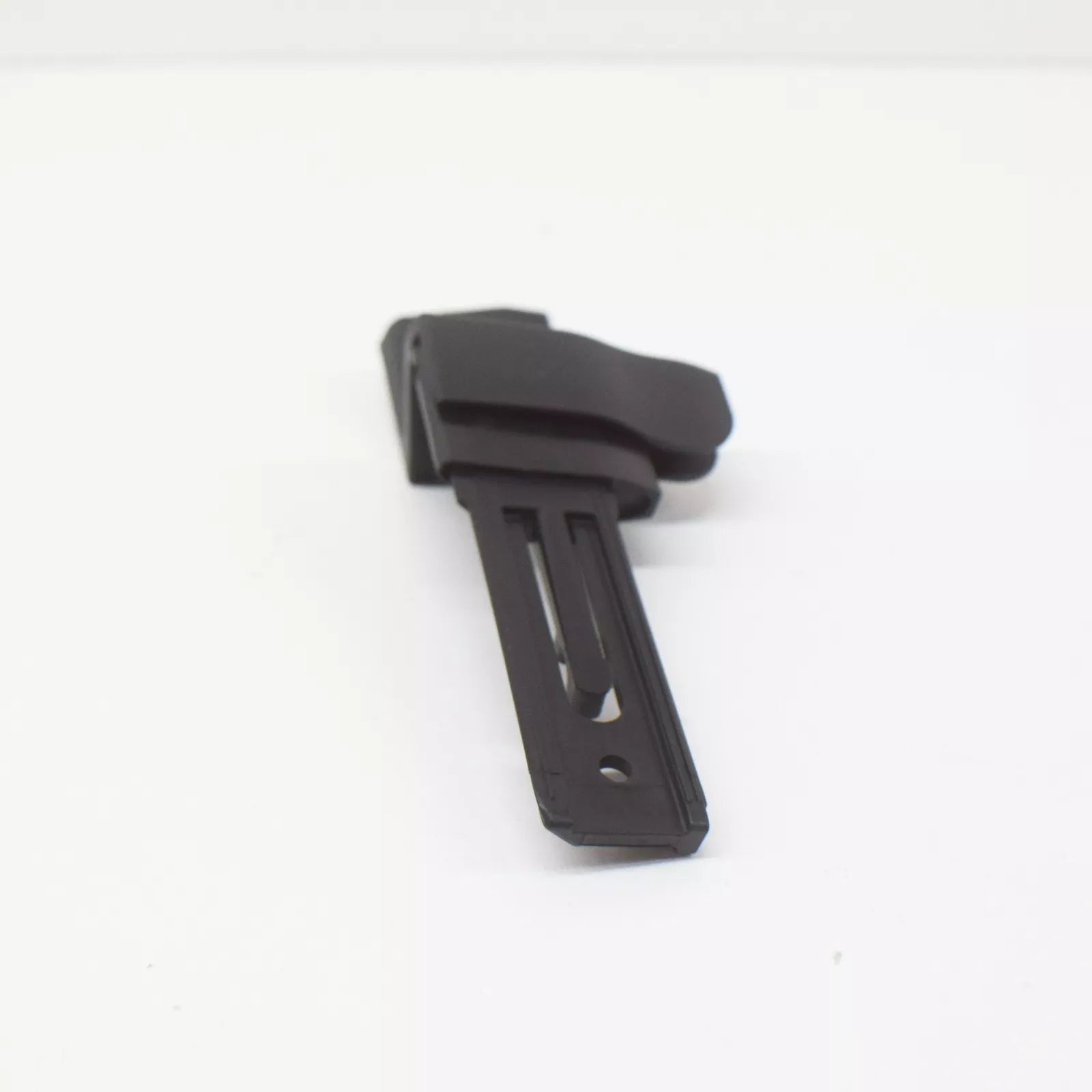 NEW VW PASSAT VARIANT B8 LUGGAGE COVER BLIND RIGHT HOOK 3G9867900