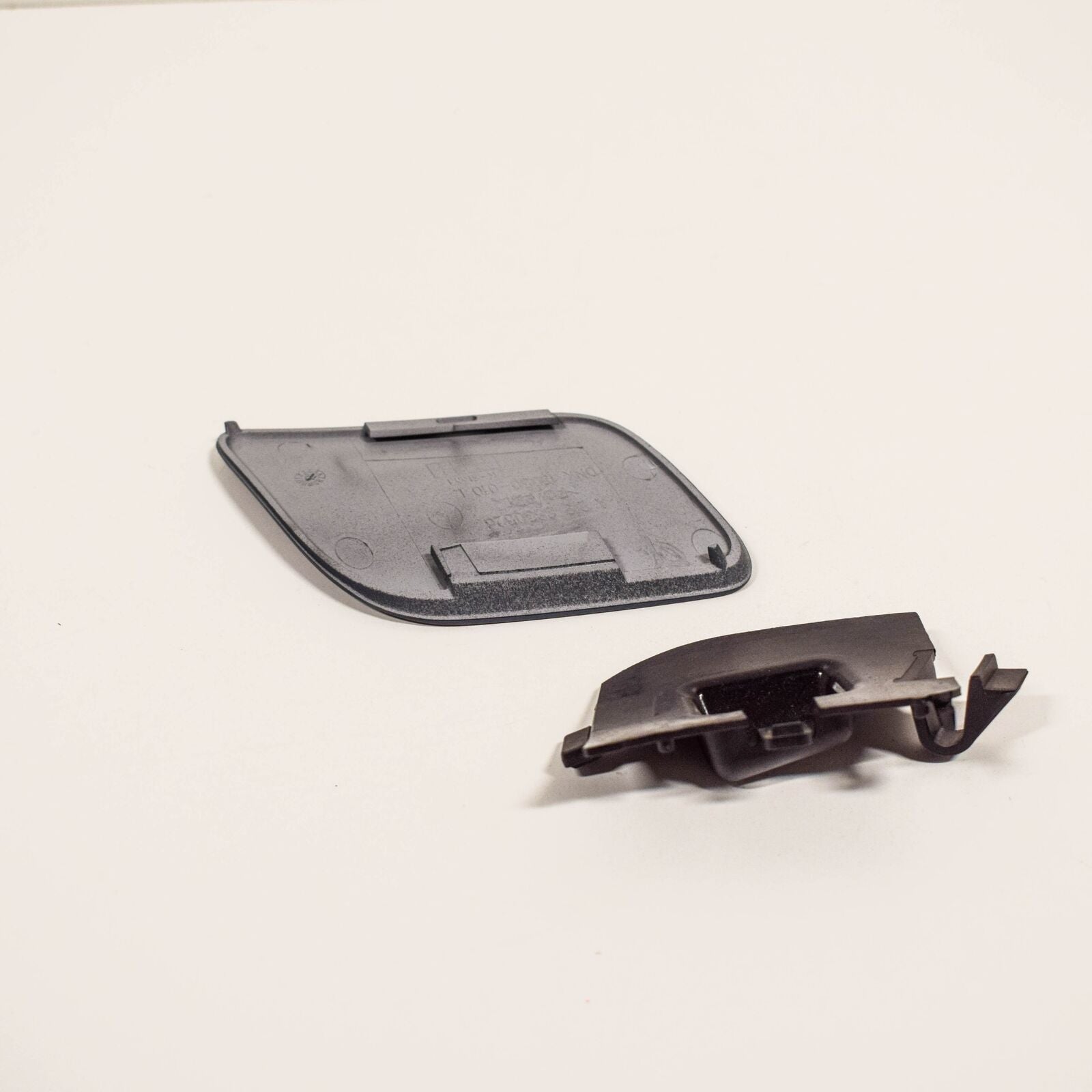 NEW MB CLS C219 LEFT HEADLIGHT WASHER COVER CAP A21988503269999 2008 ORIGINAL