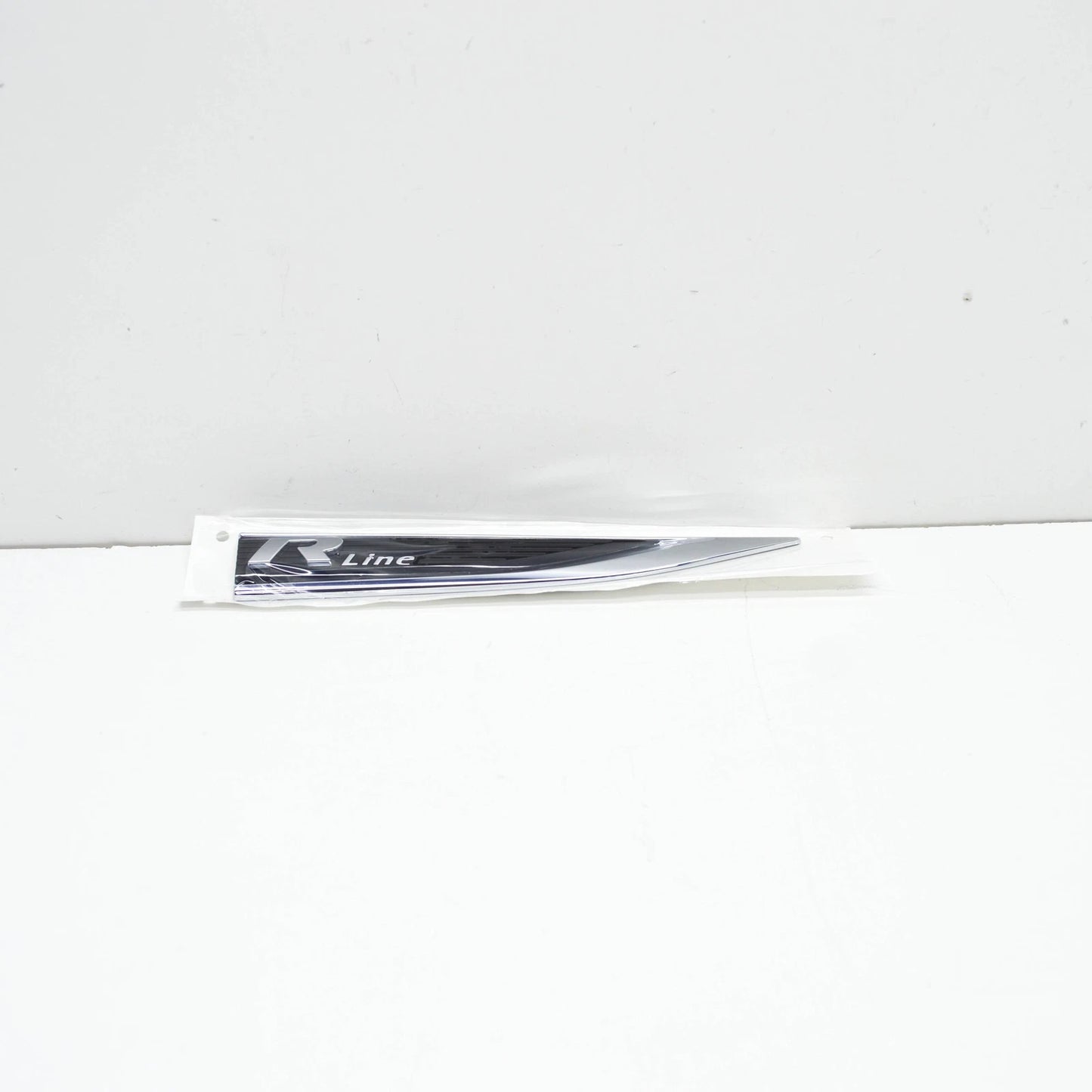 NEW VW JETTA MK7 WING RIGHT MANUFACTURER BADGE R-LINE 17A853688GDPJ