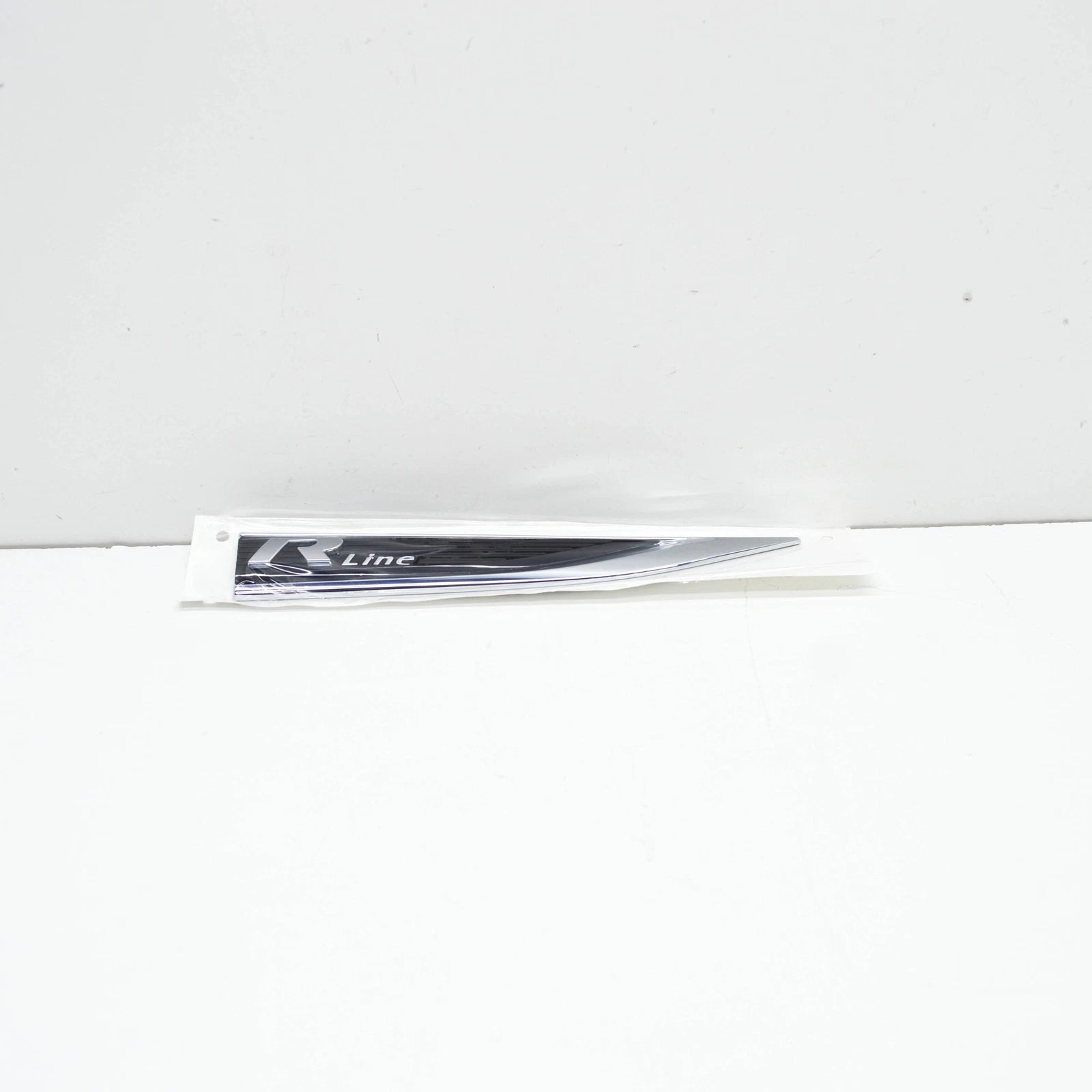 NEW VW JETTA MK7 WING RIGHT MANUFACTURER BADGE R-LINE 17A853688GDPJ