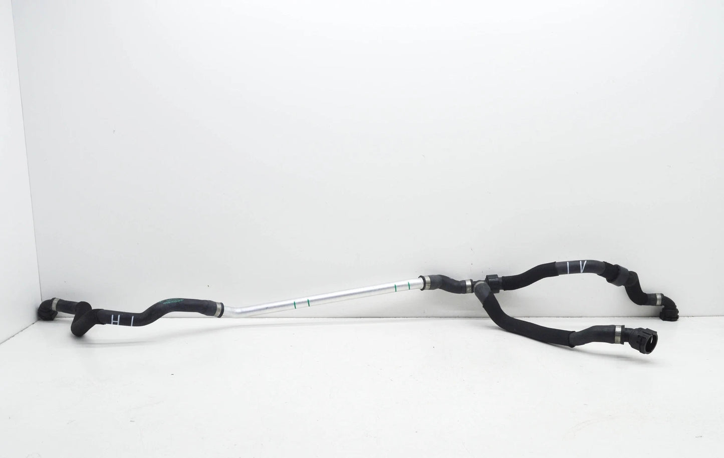 NEW BMW M5 F90 EXTERNAL RADIATOR COOLANT HOSE 17128747916 8747916 ORIGINAL