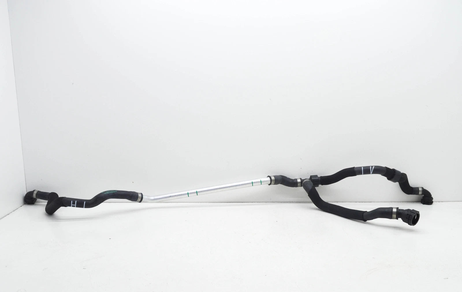 NEW BMW M5 F90 EXTERNAL RADIATOR COOLANT HOSE 17128747916 8747916 ORIGINAL