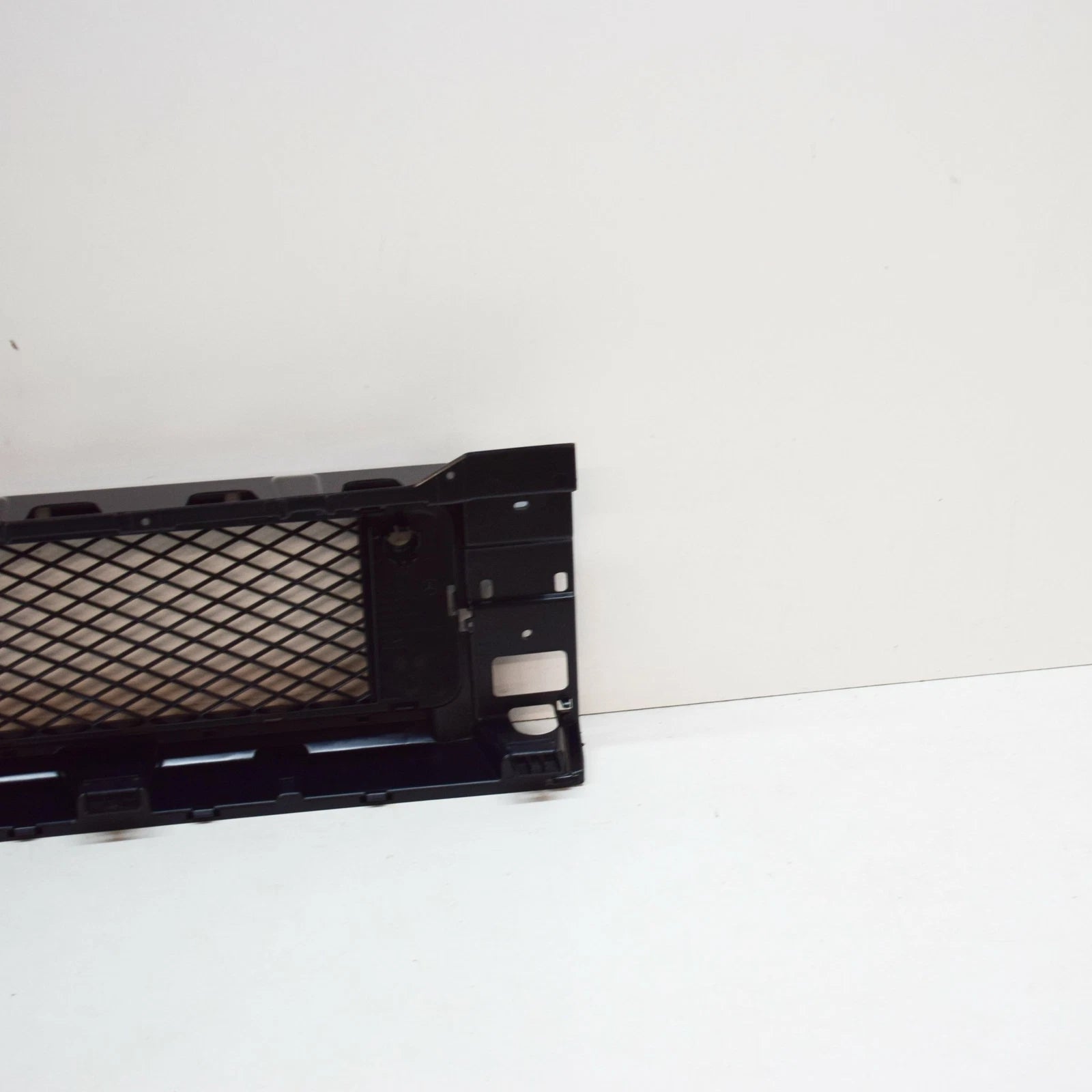NEW MERCEDES-BENZ G W463 FRONT BUMPER CENTER LOWER GRILLE A4638851100