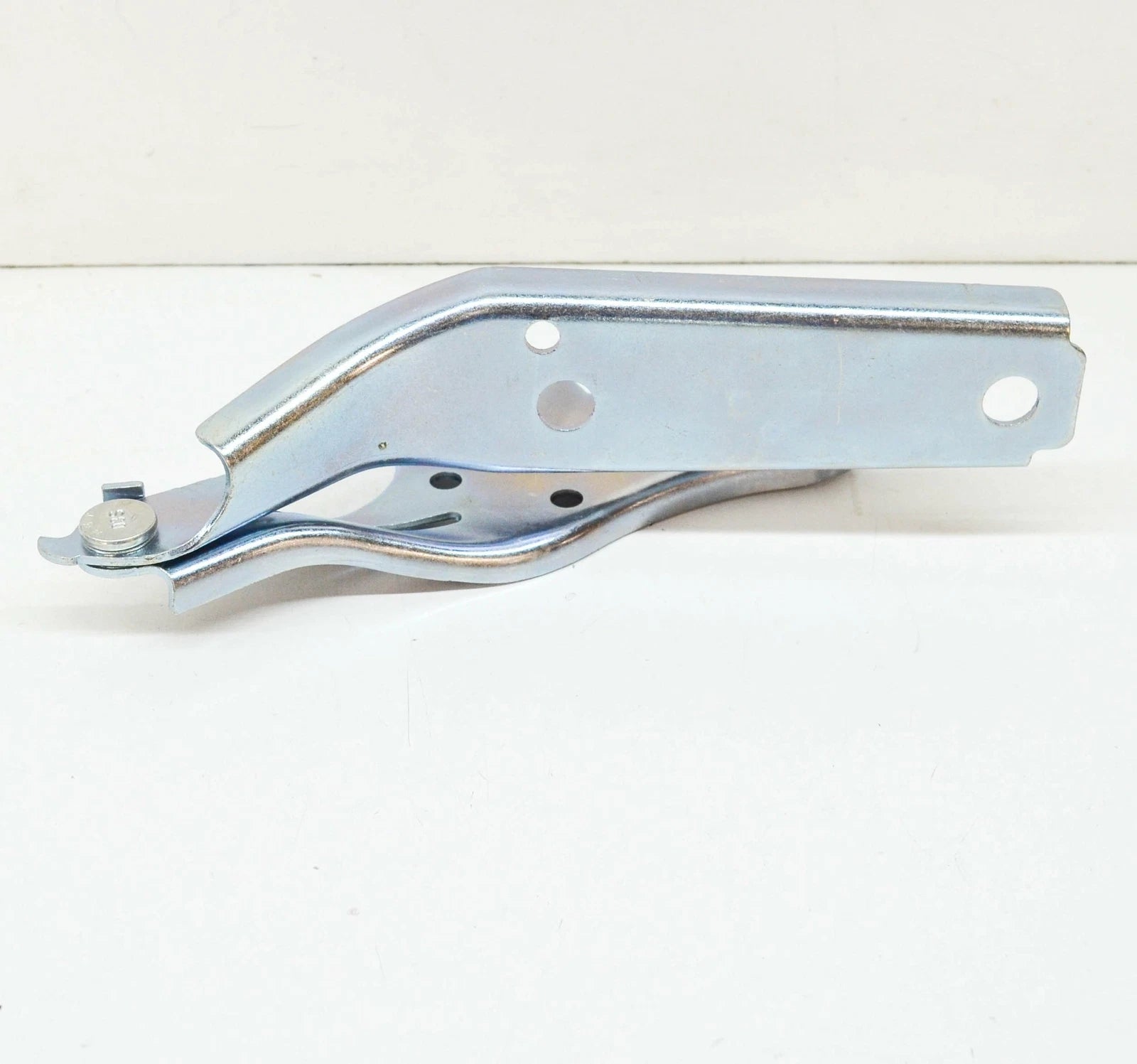 NEW VW PASSAT ALLTRACK B8 FRONT BONNET HOOD LEFT HINGE 3G0823301