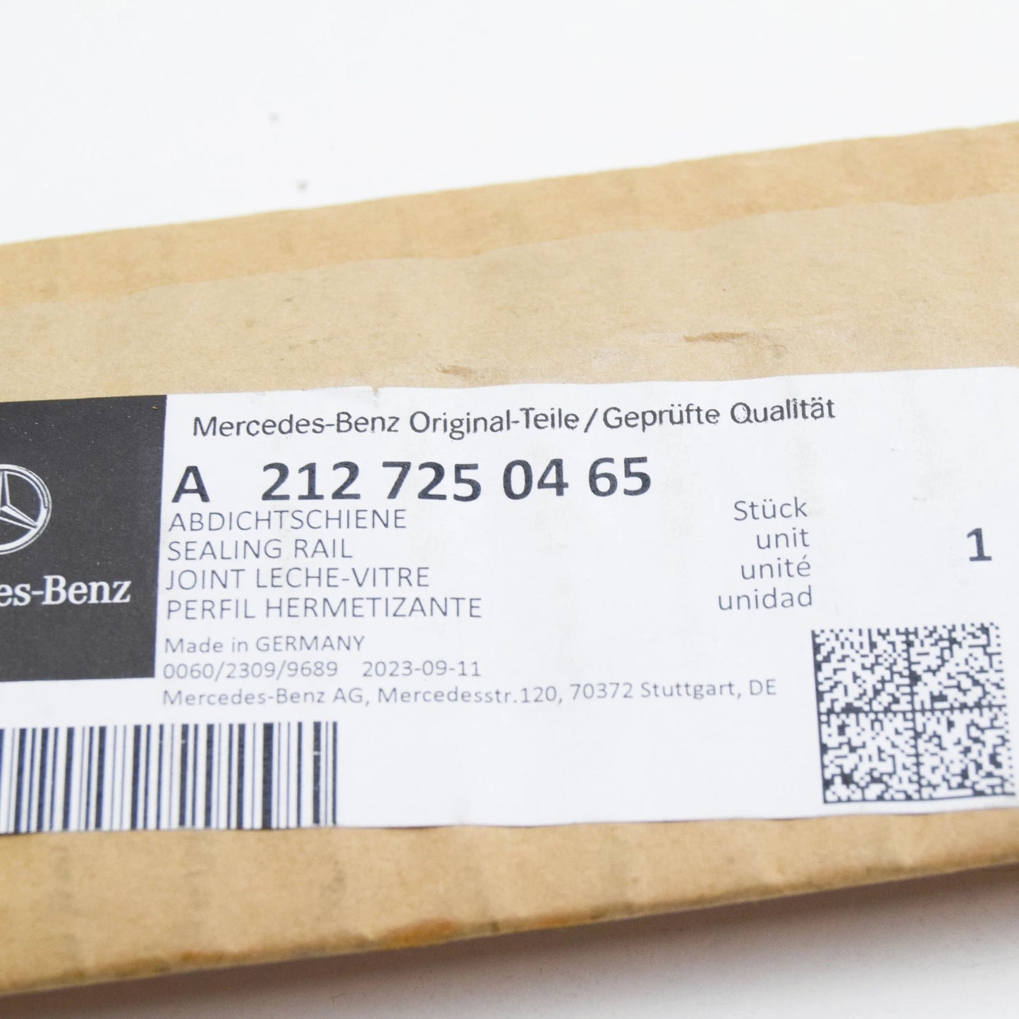 NEW MB E W212 FRONT RIGHT DOOR WINDOW OUTER SEALING RAIL A2127250465 ORIGINAL