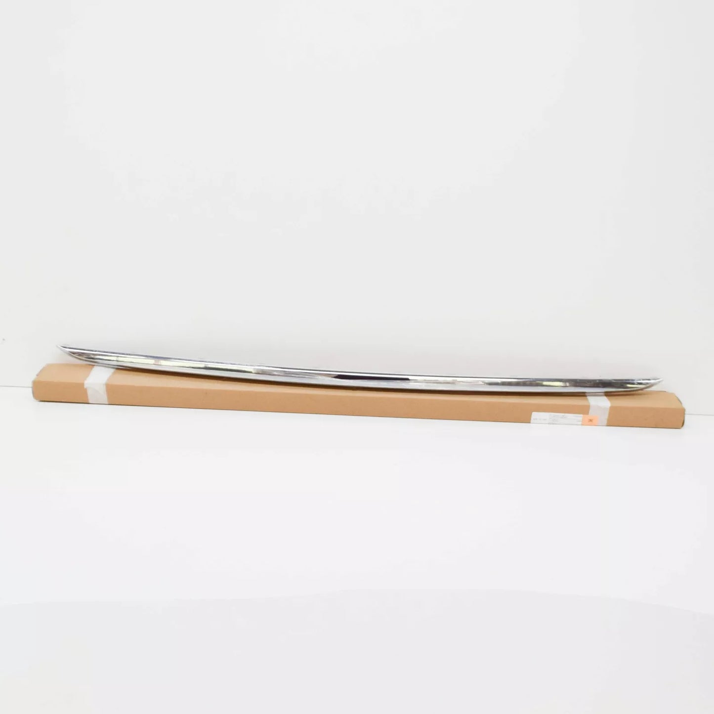 NEW BMW 5 G30 REAR BUMPER CENTER MOLDING TRIM STRIP 51127389971 ORIGINAL