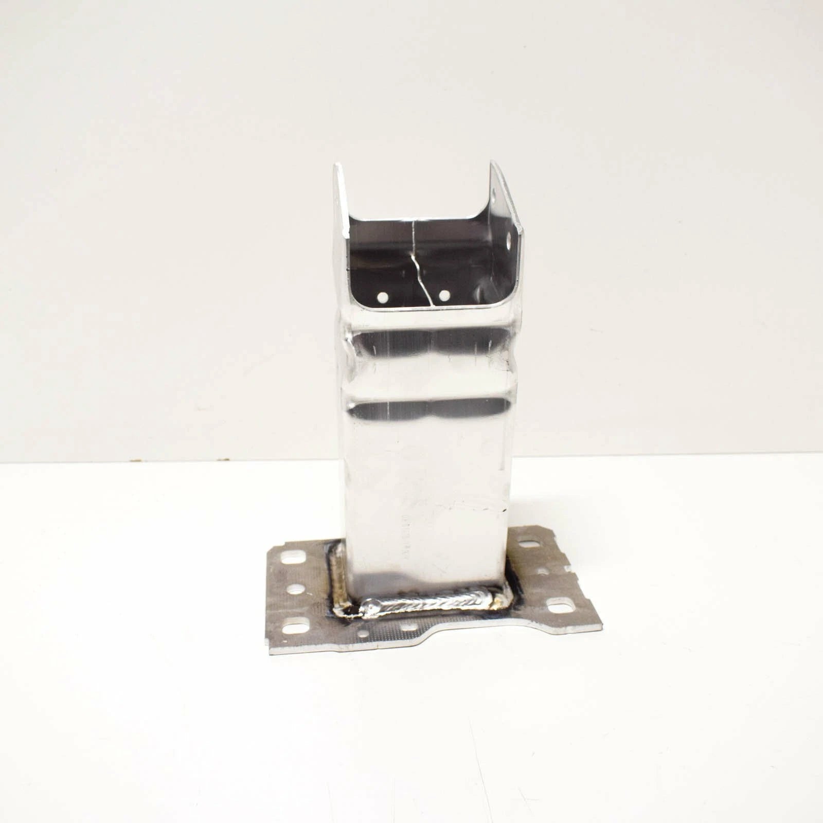 NEW AUDI A4 B9 FRONT RIGHT REINFORCEMENT BRACKET 8W0807134A