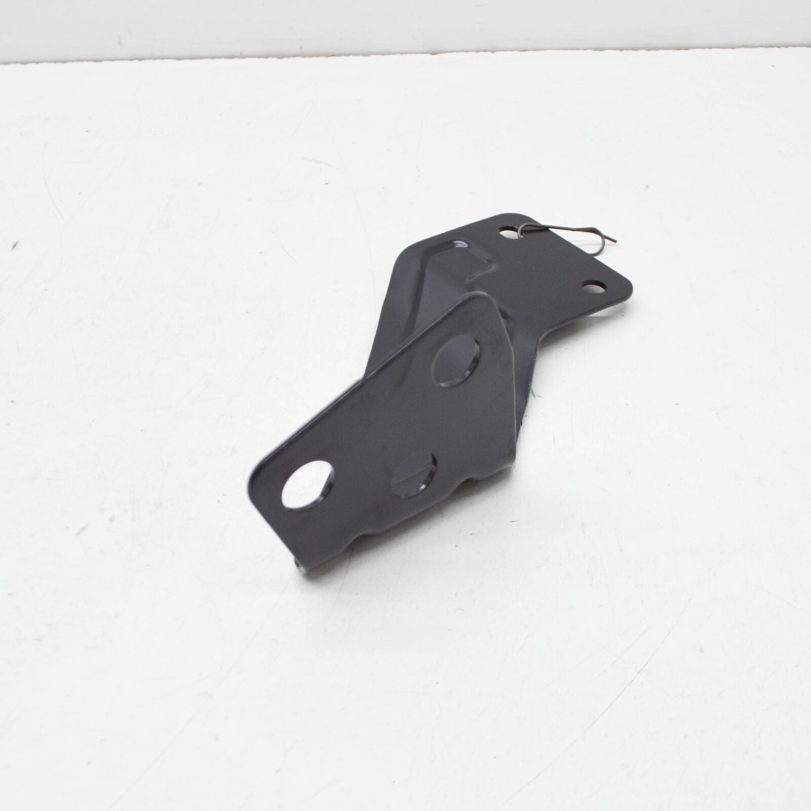 NEW AUDI Q7 4M COOLANT HOSE BRACKET 4M0121233DA ORIGINAL