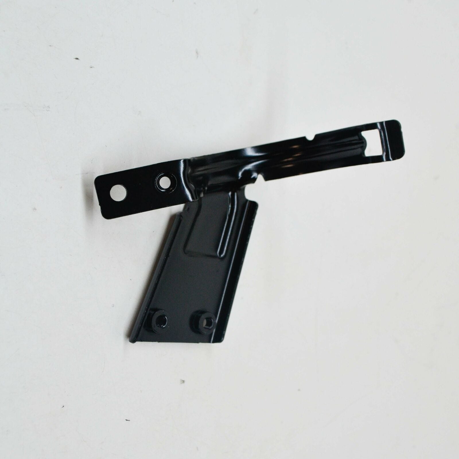 NEW MERCEDES-BENZ GLC COUPE C253 REFRIGERANT PUMP HOLDER A2535012320 ORIGINAL