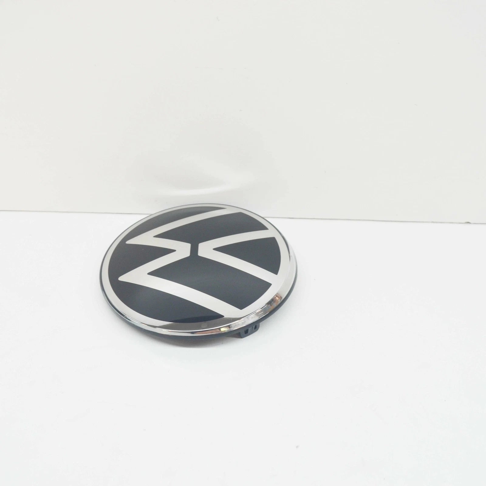 NEW VOLKSWAGEN TOUAREG CR FRONT VW BADGE EMBLEM 760853601EDPJ ORIGINAL