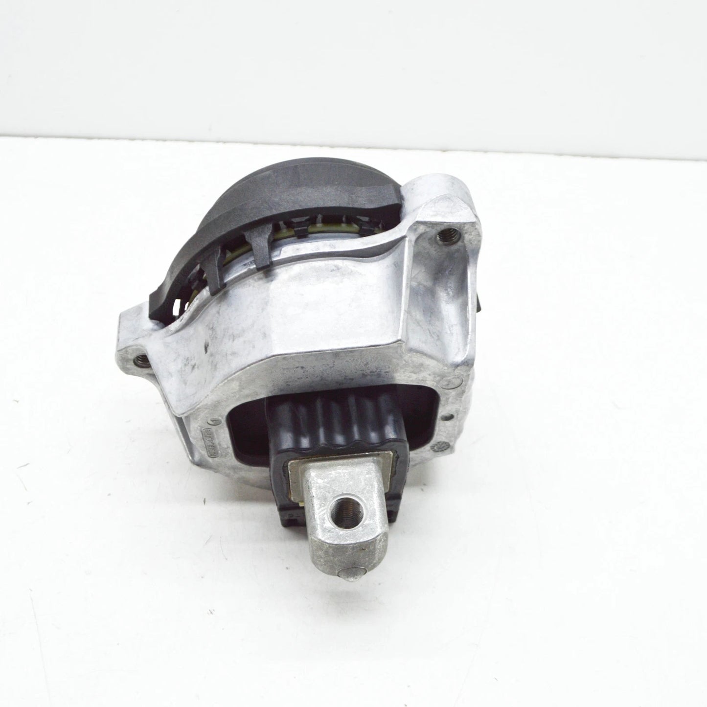 NEW BMW 5 G30 RIGHT SIDE ENGINE MOUNT 22116860464 ORIGINAL