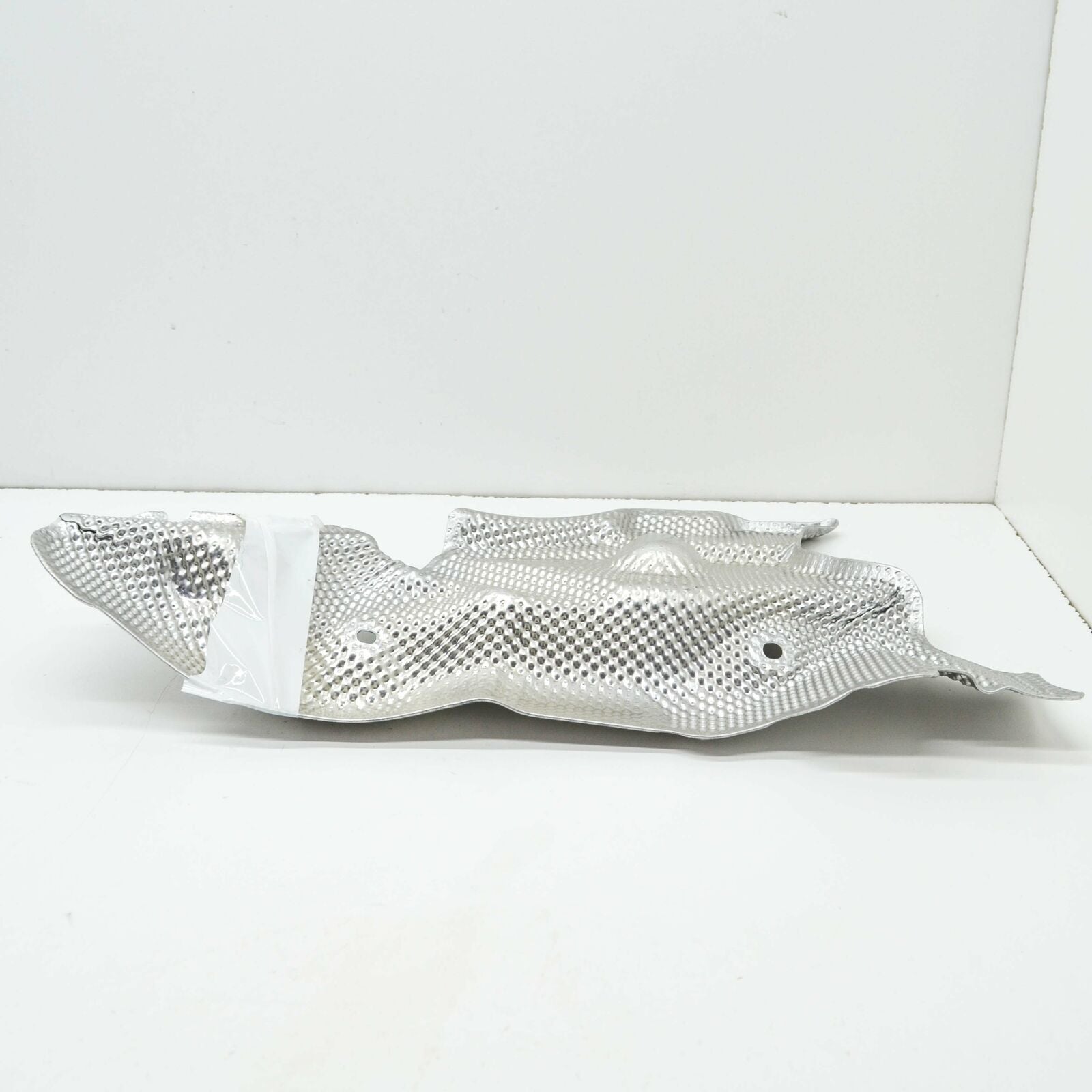 NEW VOLKSWAGEN TOUAREG CR RIGHT GUARD HEAT PROTECTION PLATE 4M0399300E ORIGINAL