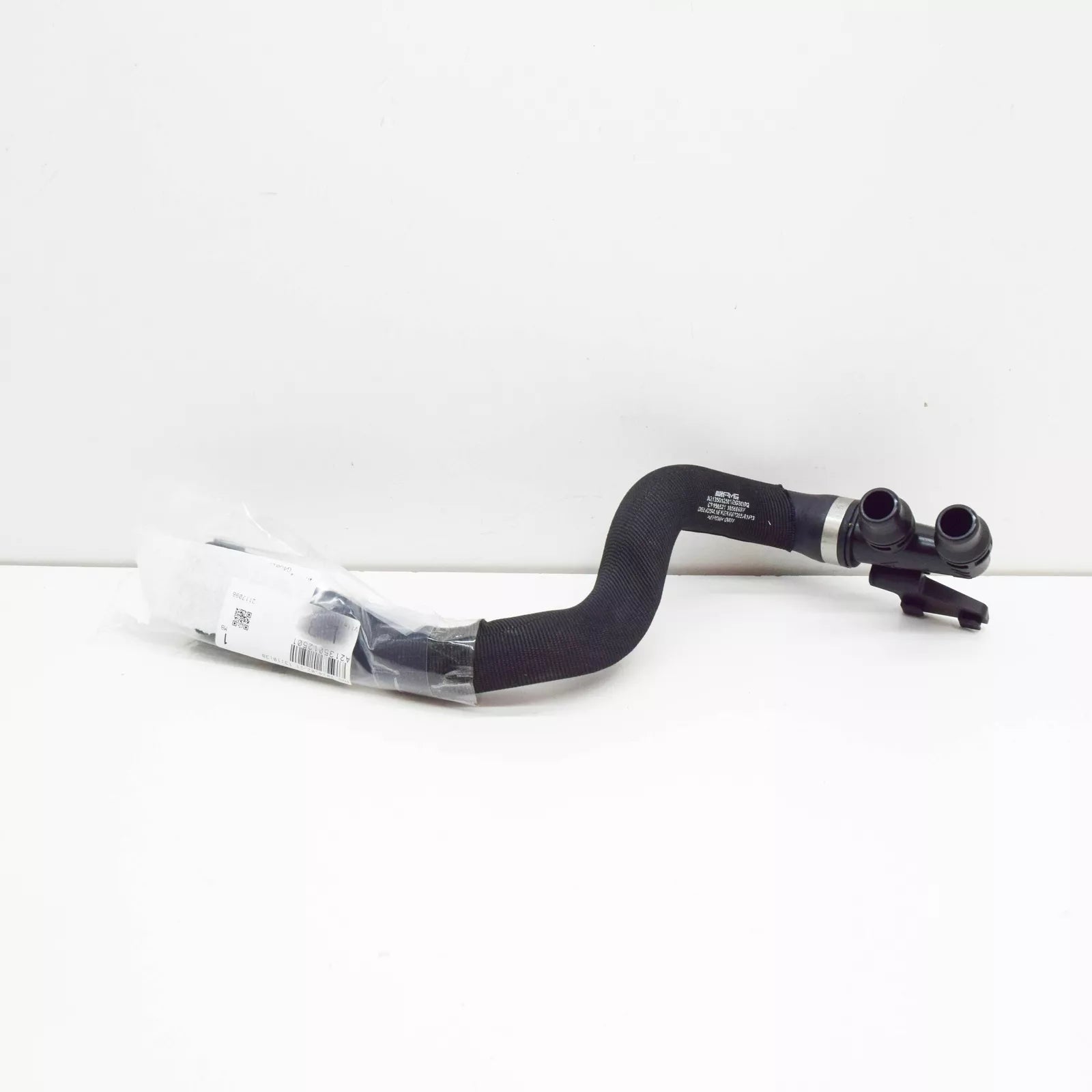 NEW MERCEDES-BENZ E W213 COOLANT HOSE PIPE A2135012501 ORIGINAL