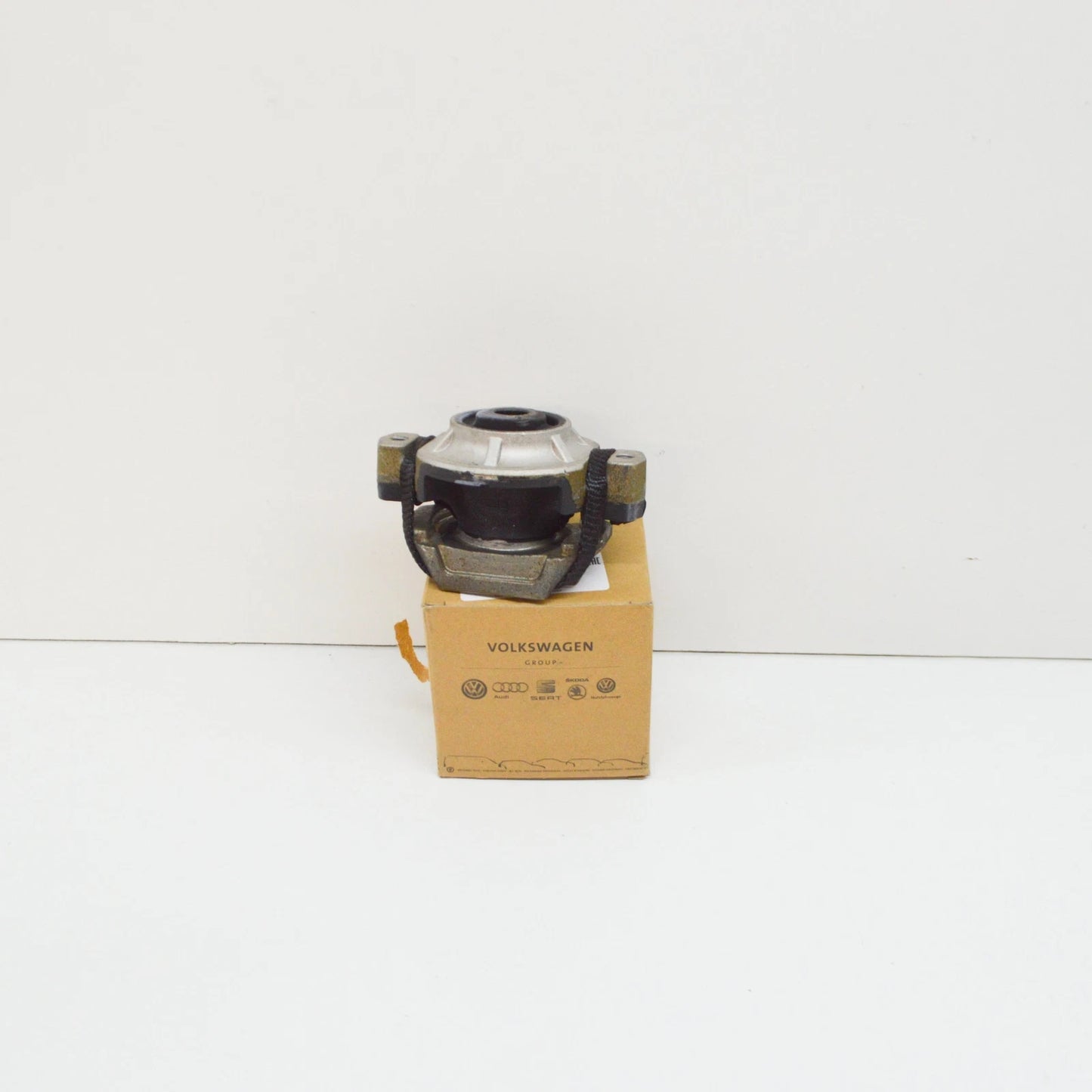 NEW AUDI A8 D3 GEARBOX TRANSMISSION MOUNT 4E0399151AP ORIGINAL