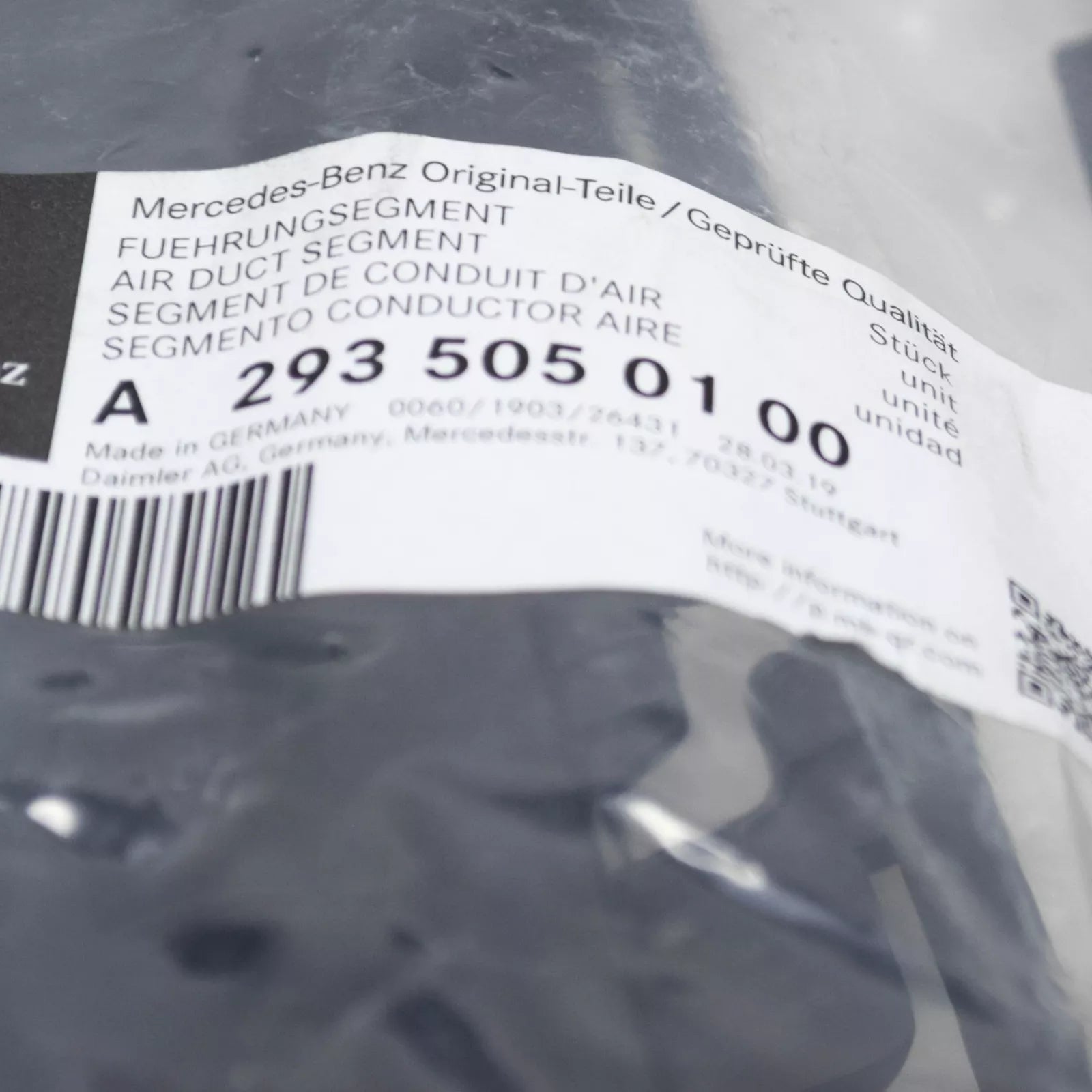 NEW MERCEDES-BENZ EQC RADIATOR AIR DUCT SEGMENT A2935050100 ORIGINAL
