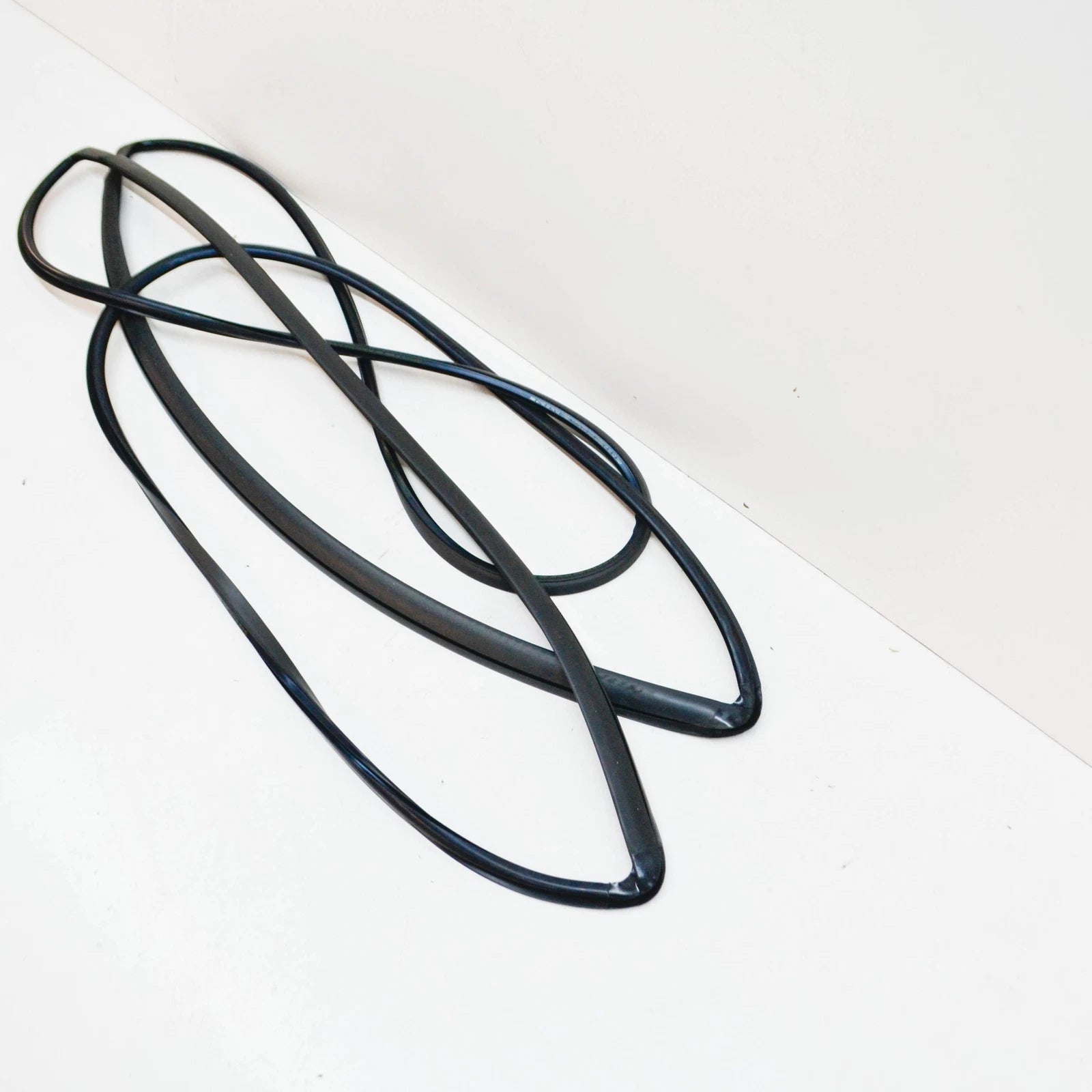 NEW MERCEDES-BENZ SPRINTER 906 FRONT WINDSHIELD SEAL A9066710020