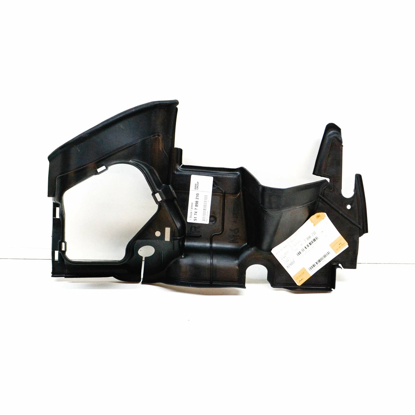 NEW BMW M6 E63 COUPE FRONT ENGINE RIGHT AIR DUCT 51747898210 ORIGINAL