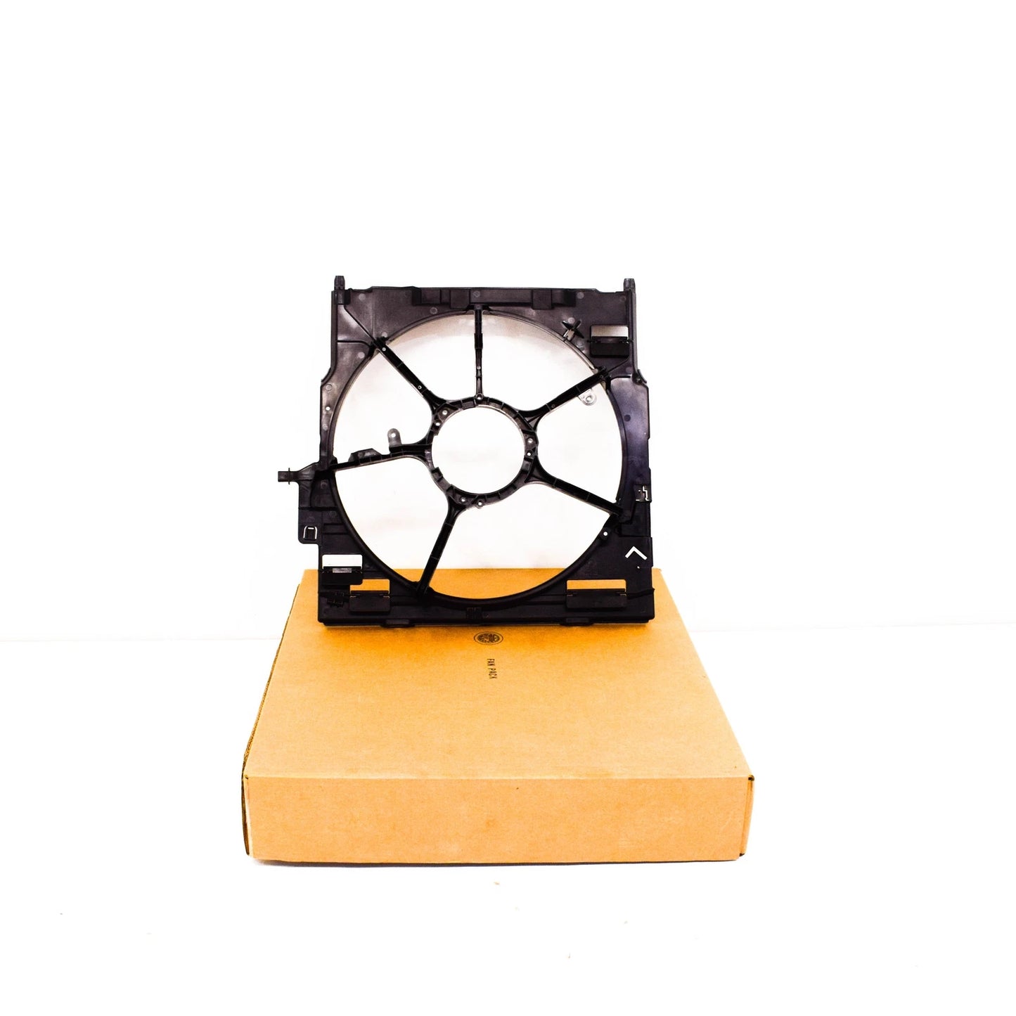 NEW BMW X5 F15 RADIATOR FAN SHROUD 17428618245 XDRIVE35I ORIGINAL