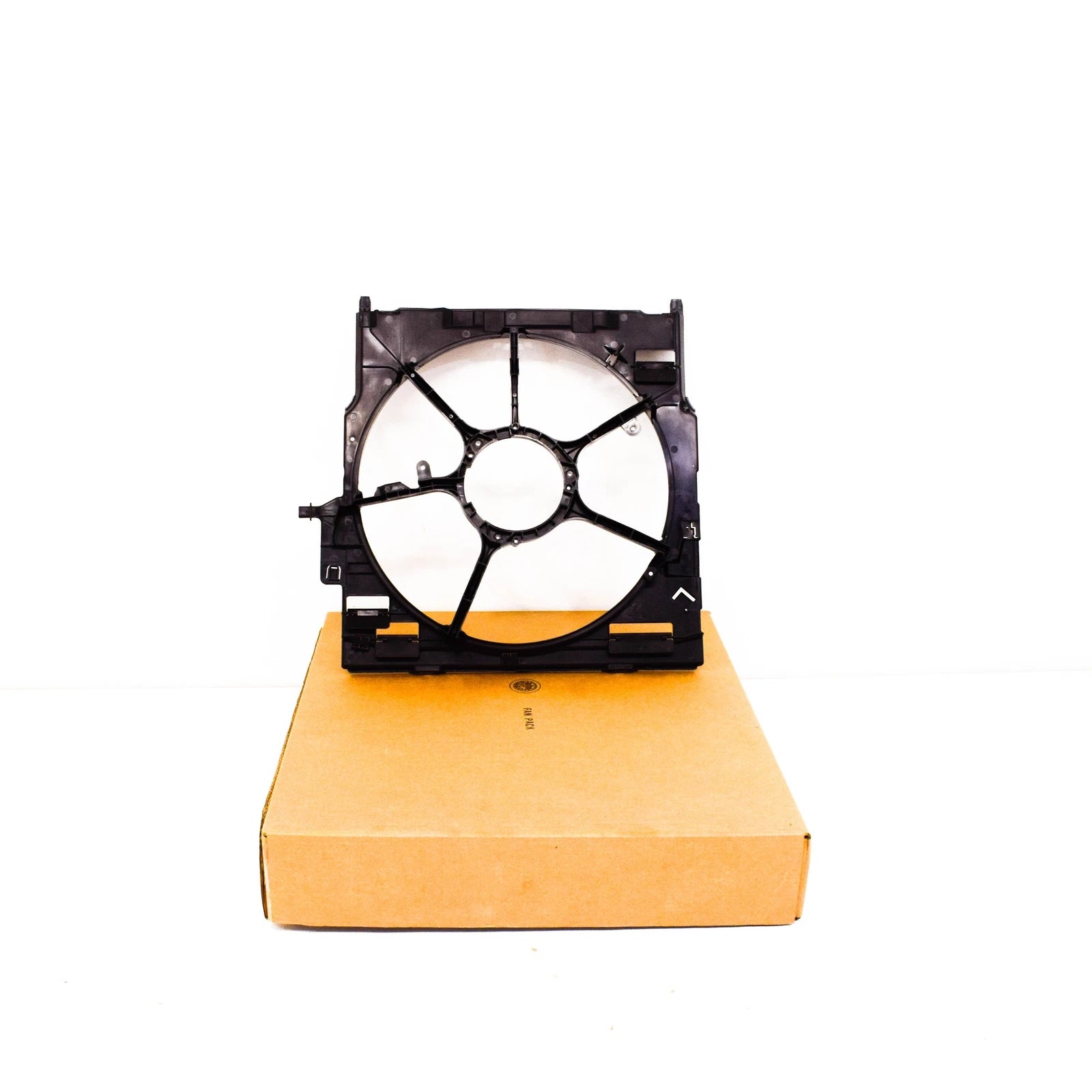 NEW BMW X5 F15 RADIATOR FAN SHROUD 17428618245 XDRIVE35I ORIGINAL