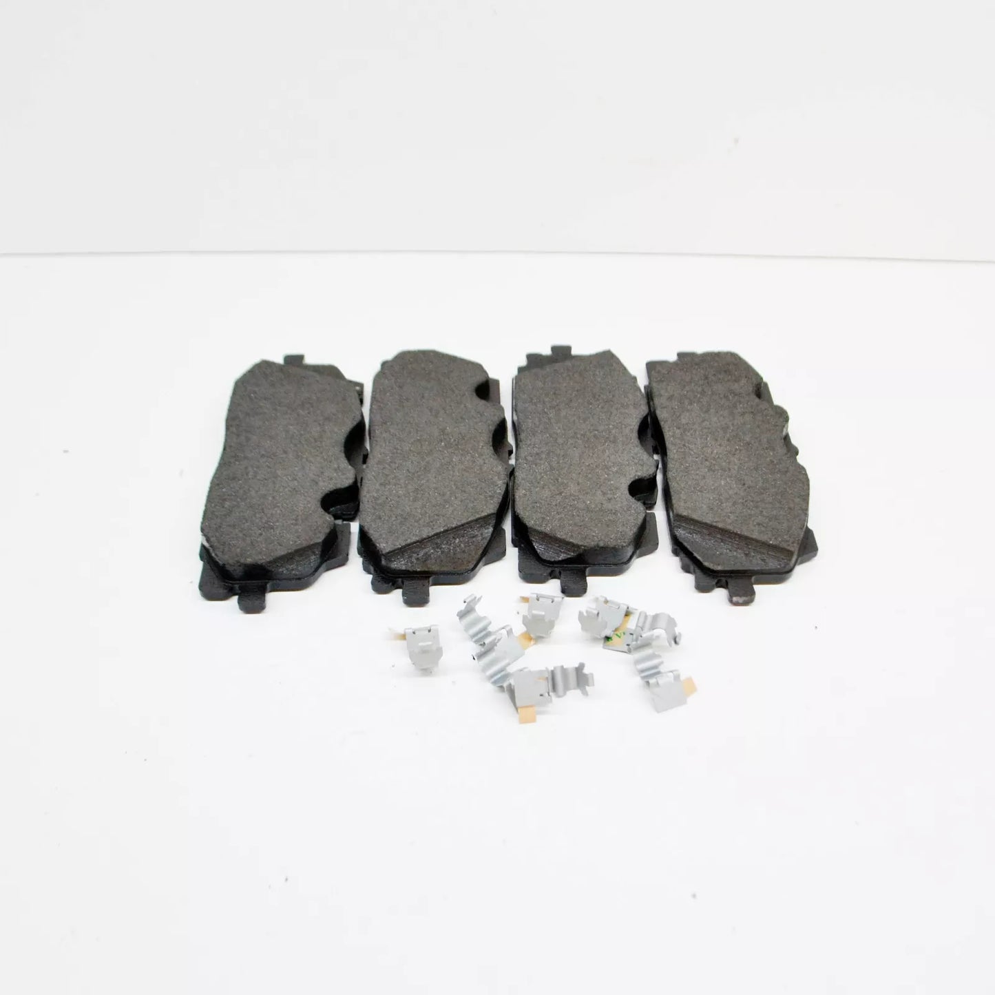 NEW AUDI A4 B9 FRONT WHEEL BRAKE PAD SET 4M0698151BK ORIGINAL