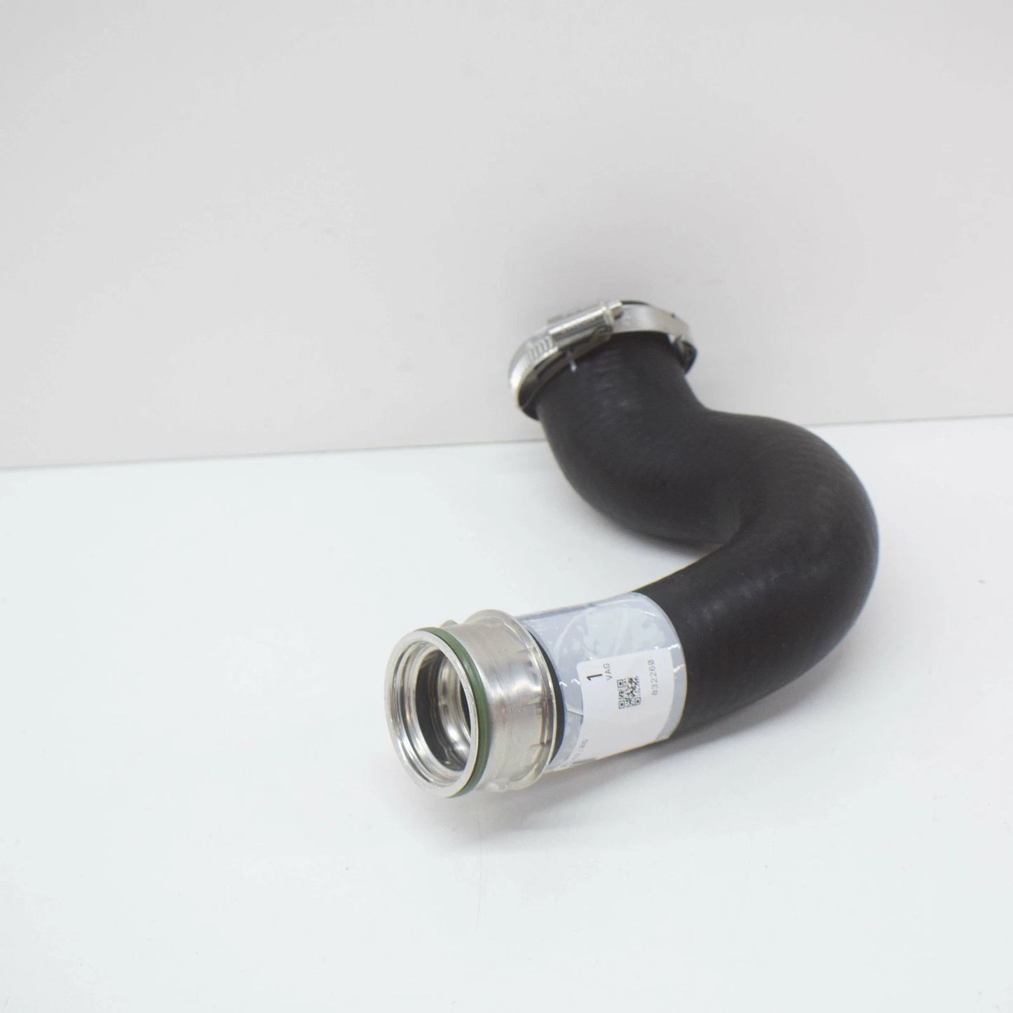 NEW AUDI Q7 4L RIGHT UPPER CHARGE AIR COOLER PRESSURE HOSE 7P0145738D ORIGINAL