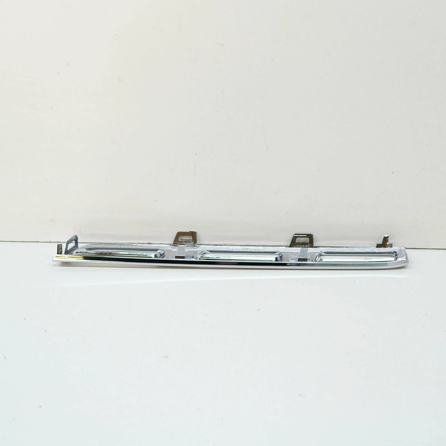 NEW MERCEDES-BENZ GLA H247 FRONT RIGHT BUMPER GRILLE MOLDING A2478884600