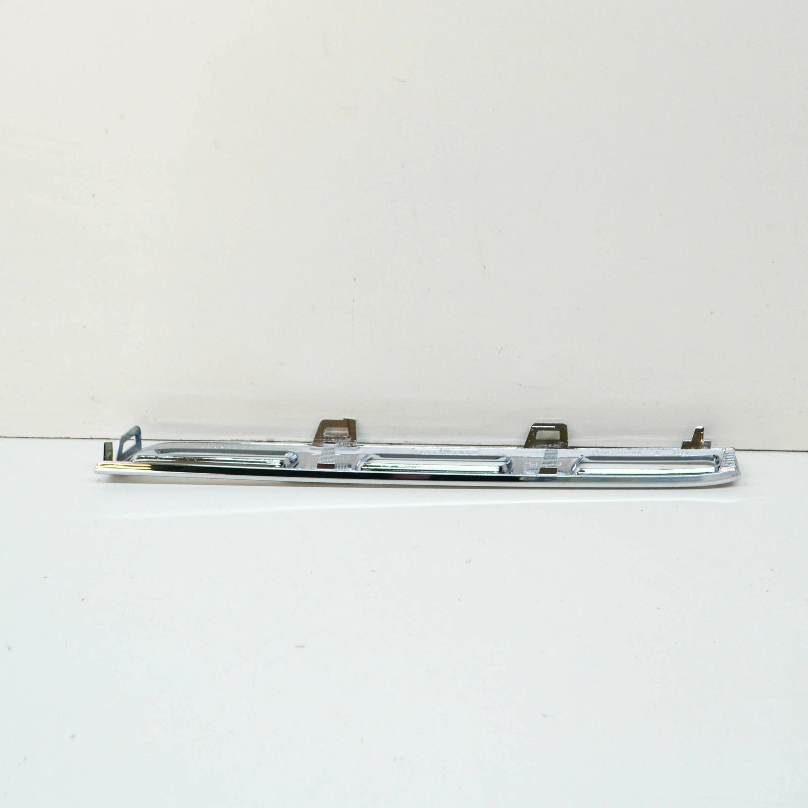 NEW MERCEDES-BENZ GLA H247 FRONT RIGHT BUMPER GRILLE MOLDING A2478884600