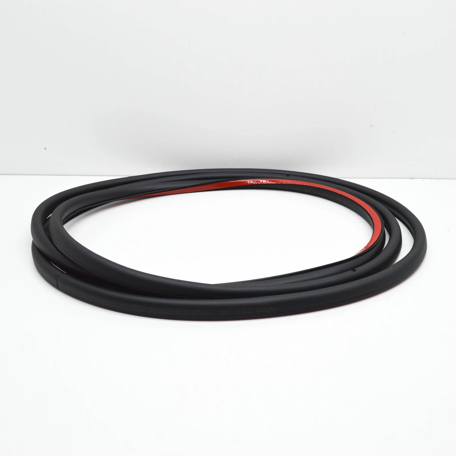 NEW AUDI Q3 F3 FRONT LEFT DOOR SEALING 83A837911A