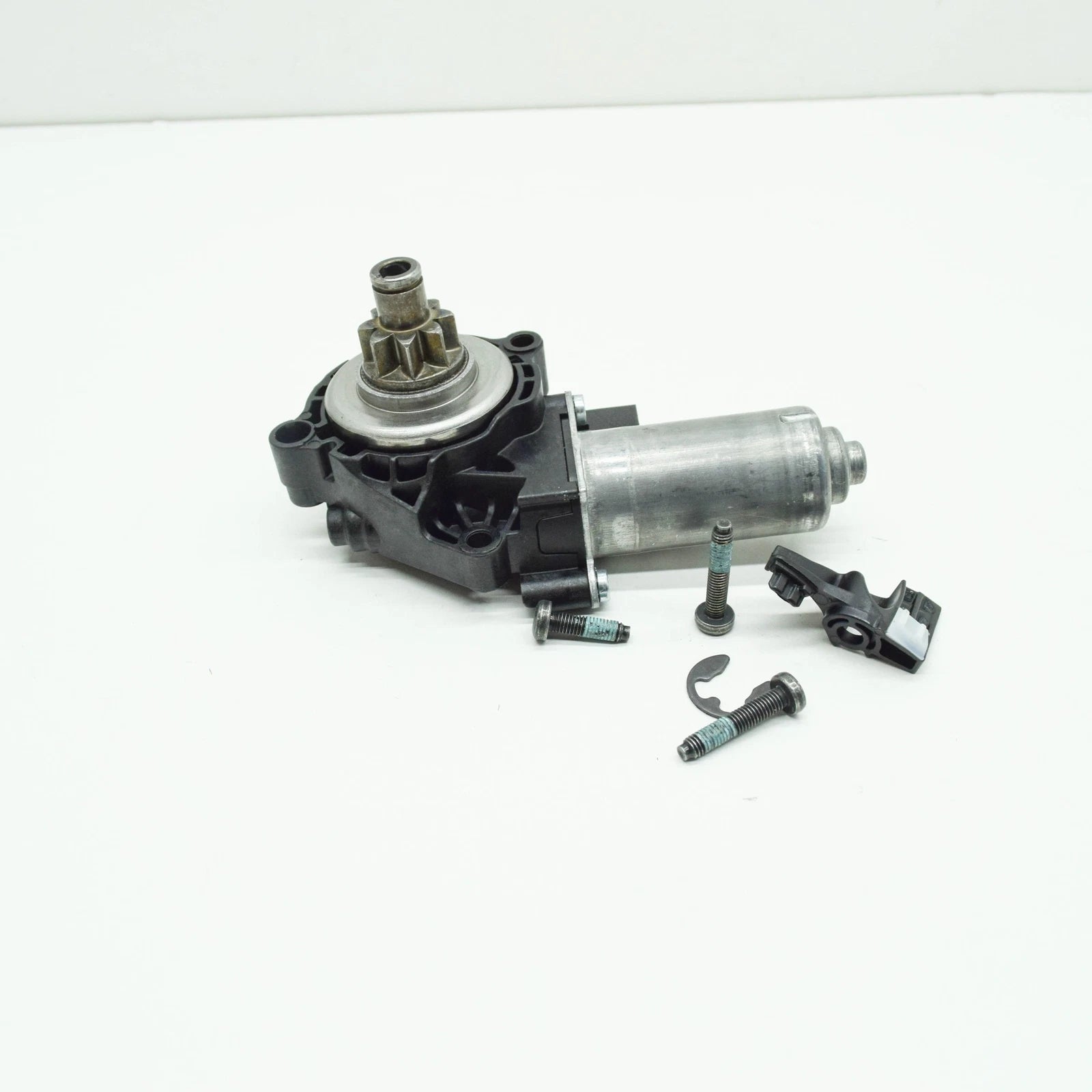 NEW MERCEDES-BENZ C W205 FRONT LEFT SEAT HEIGHT ADJUST MOTOR A0009102409