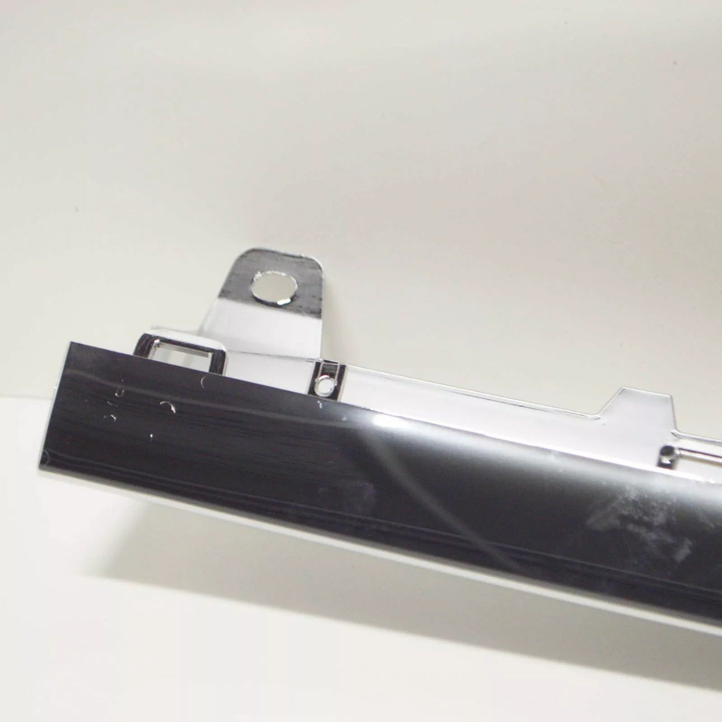 NEW MB C-CLASS W205 FRONT BUMPER CENTER CHROME TRIM A2058851574 2016