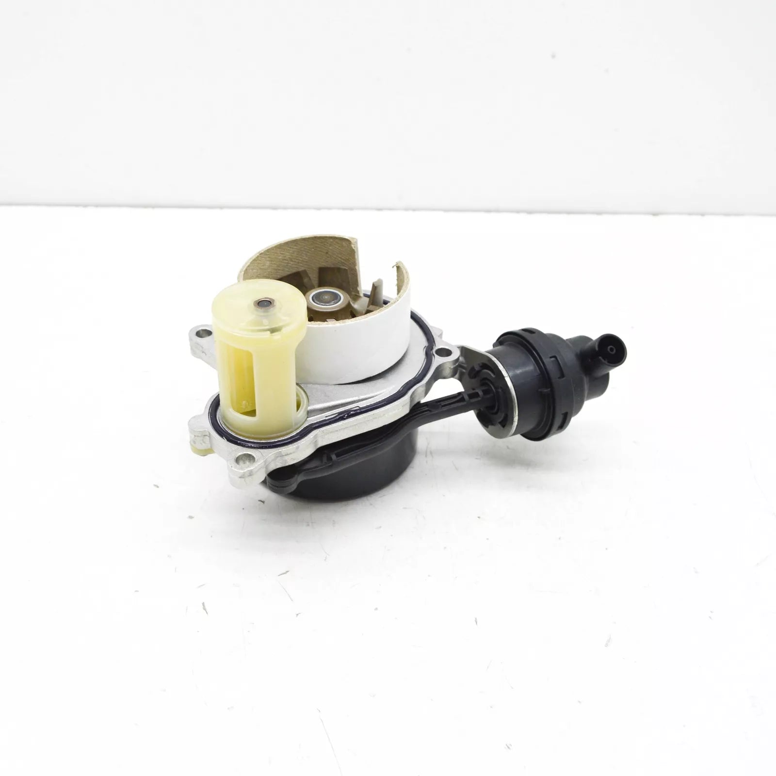 NEW BMW 1 F40 WATER COOLANT PUMP 11518472103 8472103 ORIGINAL