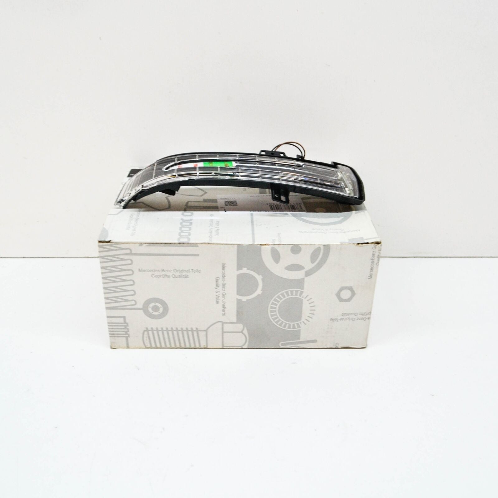 NEW MB CLA X156 FRONT RIGHT DOOR MIRROR TURN SIGNAL A2129067301 ORIGINAL