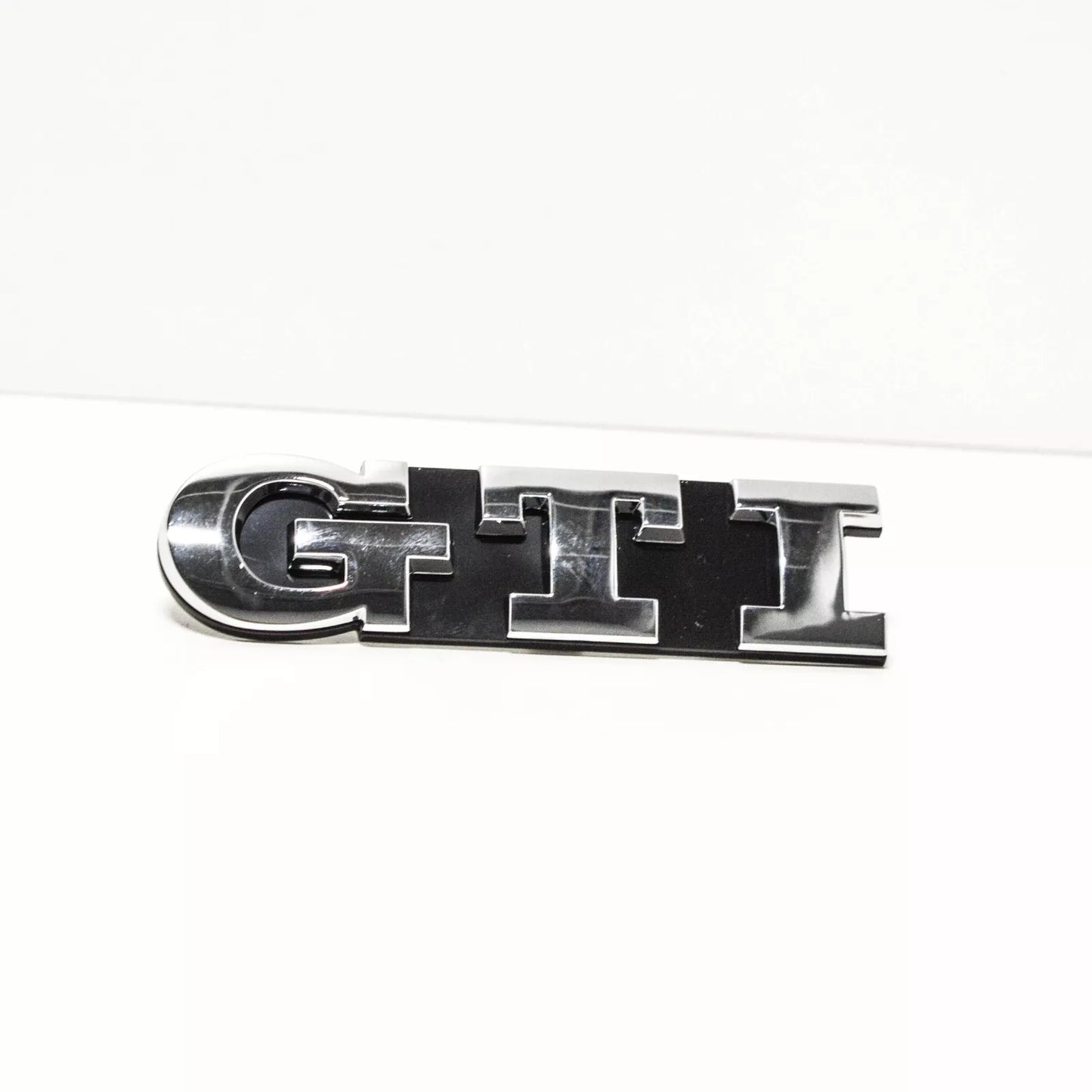 NEW VOLKSWAGEN GOLF MK6 GTI FRONT GRILLE BADGE EMBLEM 1K6853679DFXC ORIGINAL