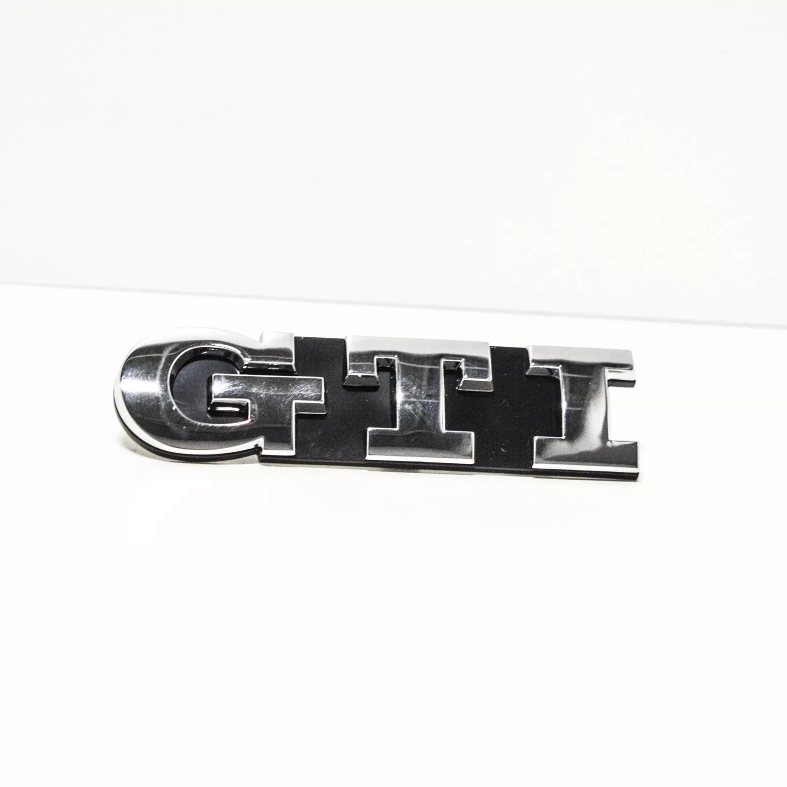 NEW VOLKSWAGEN GOLF MK6 GTI FRONT GRILLE BADGE EMBLEM 1K6853679DFXC ORIGINAL