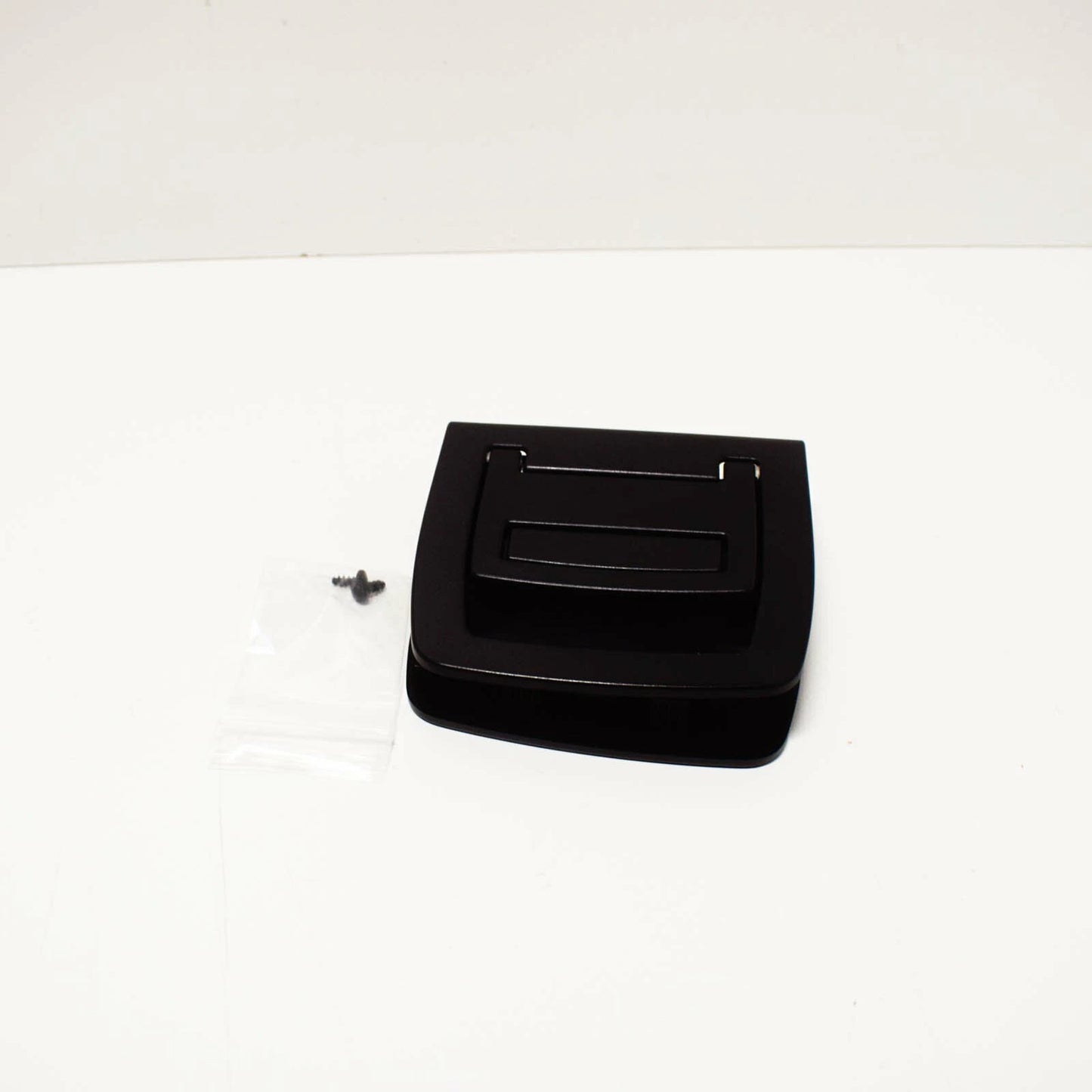 NEW BMW E70 E71 X5 X6 SERIES FLOOR BLACK CARPET TRUNK HANDLE 51479120283