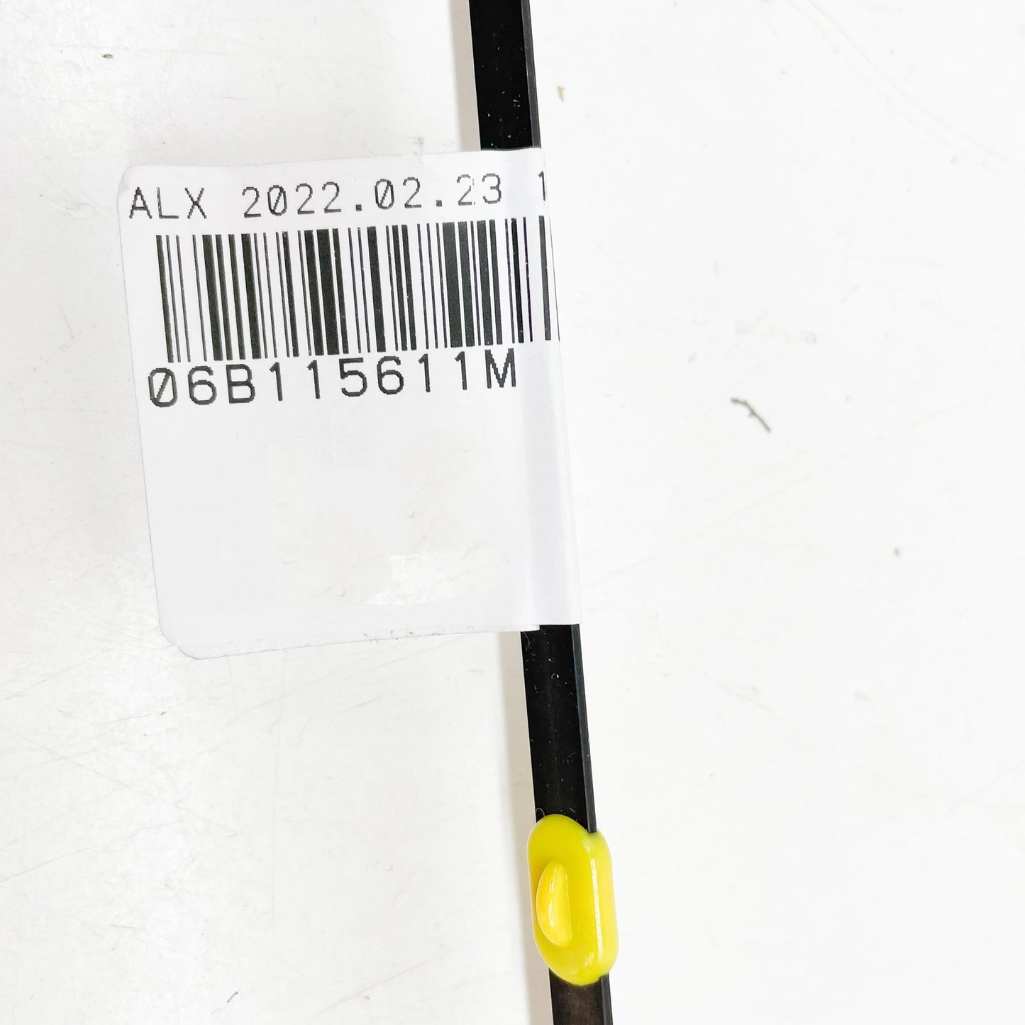 NEW AUDI A4 8E B7 OIL DIPSTICK 06B115611M ORIGINAL
